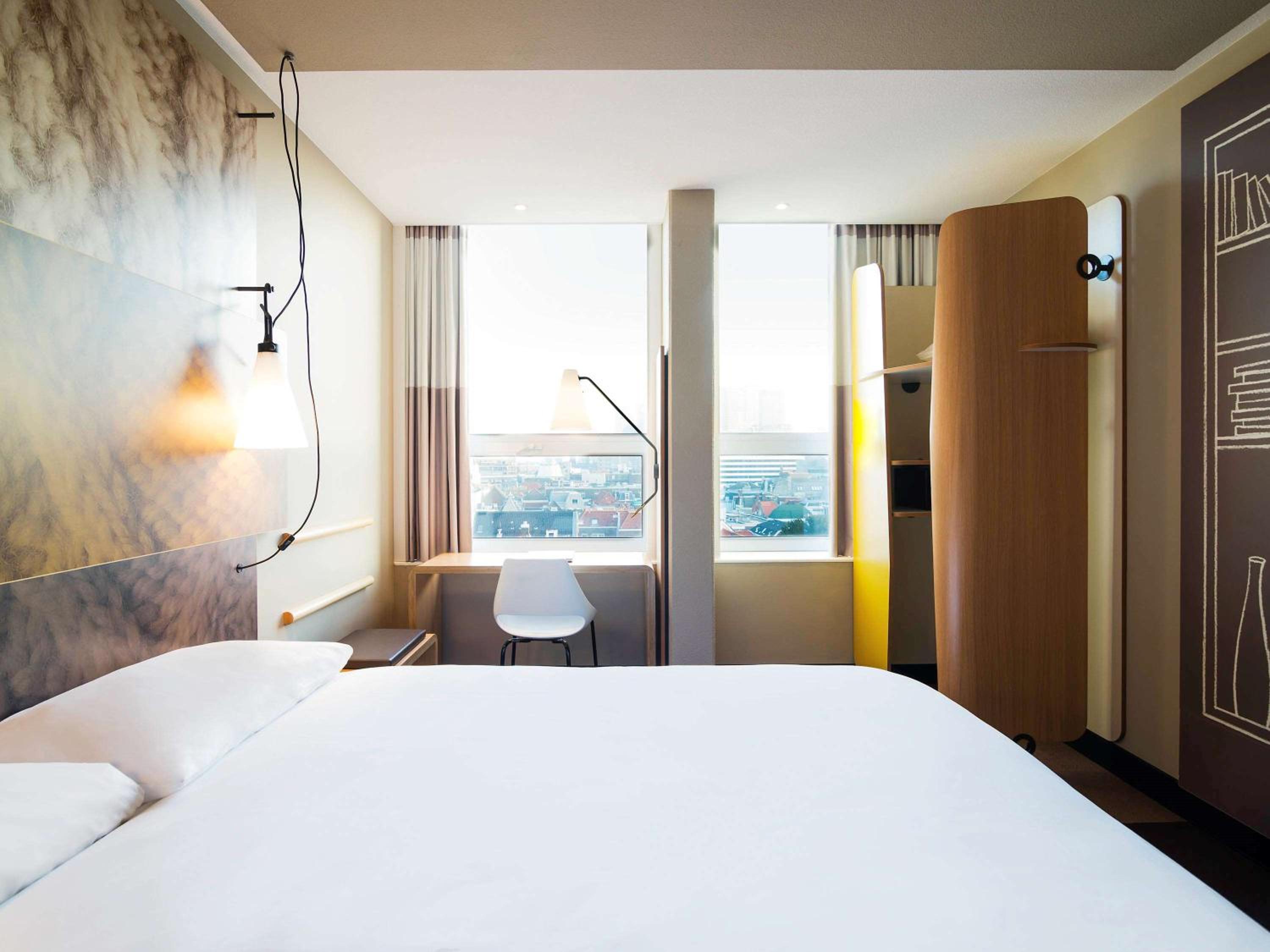 Standard Double Room with City View - Photo 3