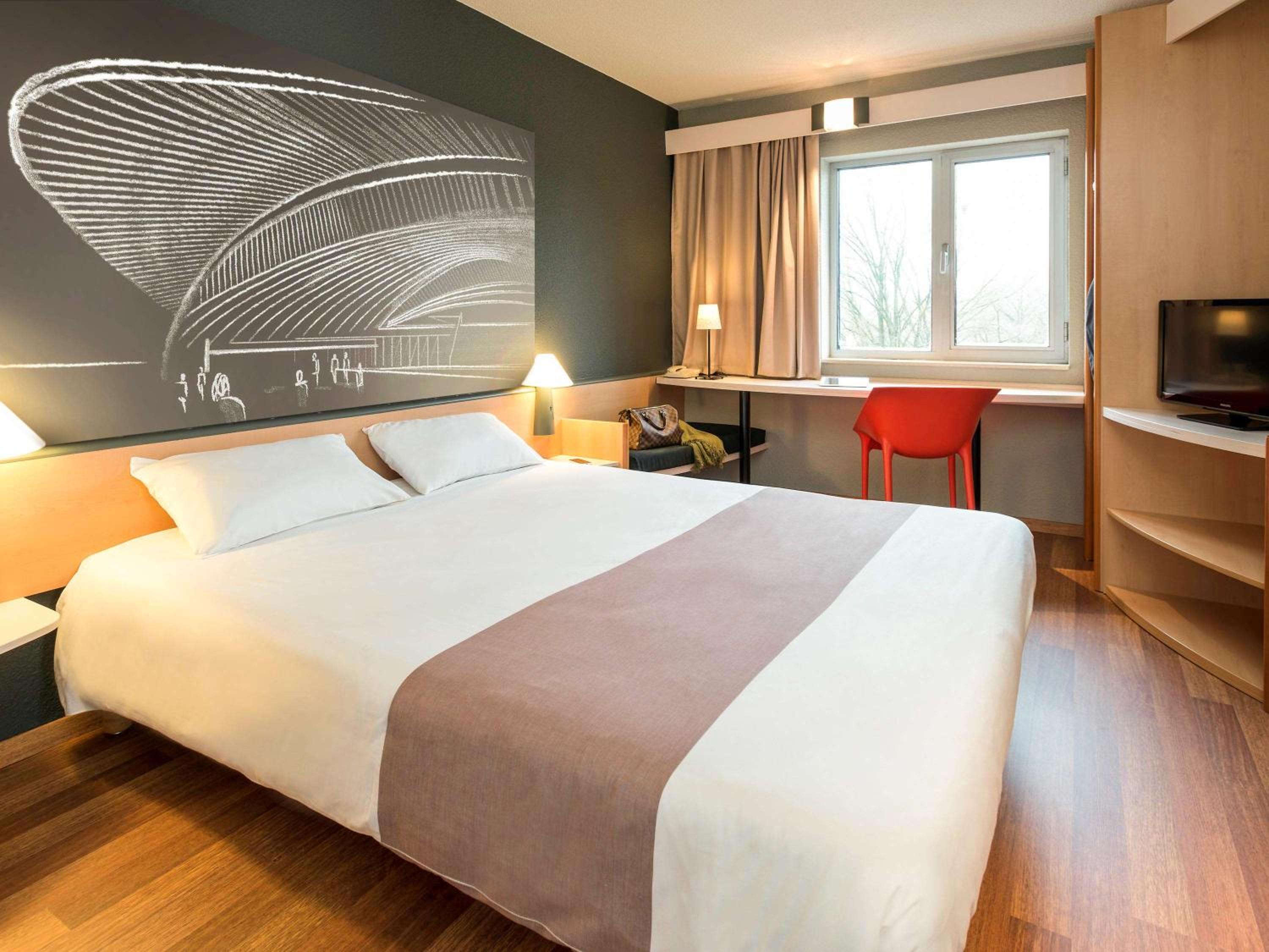 Double or Twin Room with Sofa Bed - Photo 1
