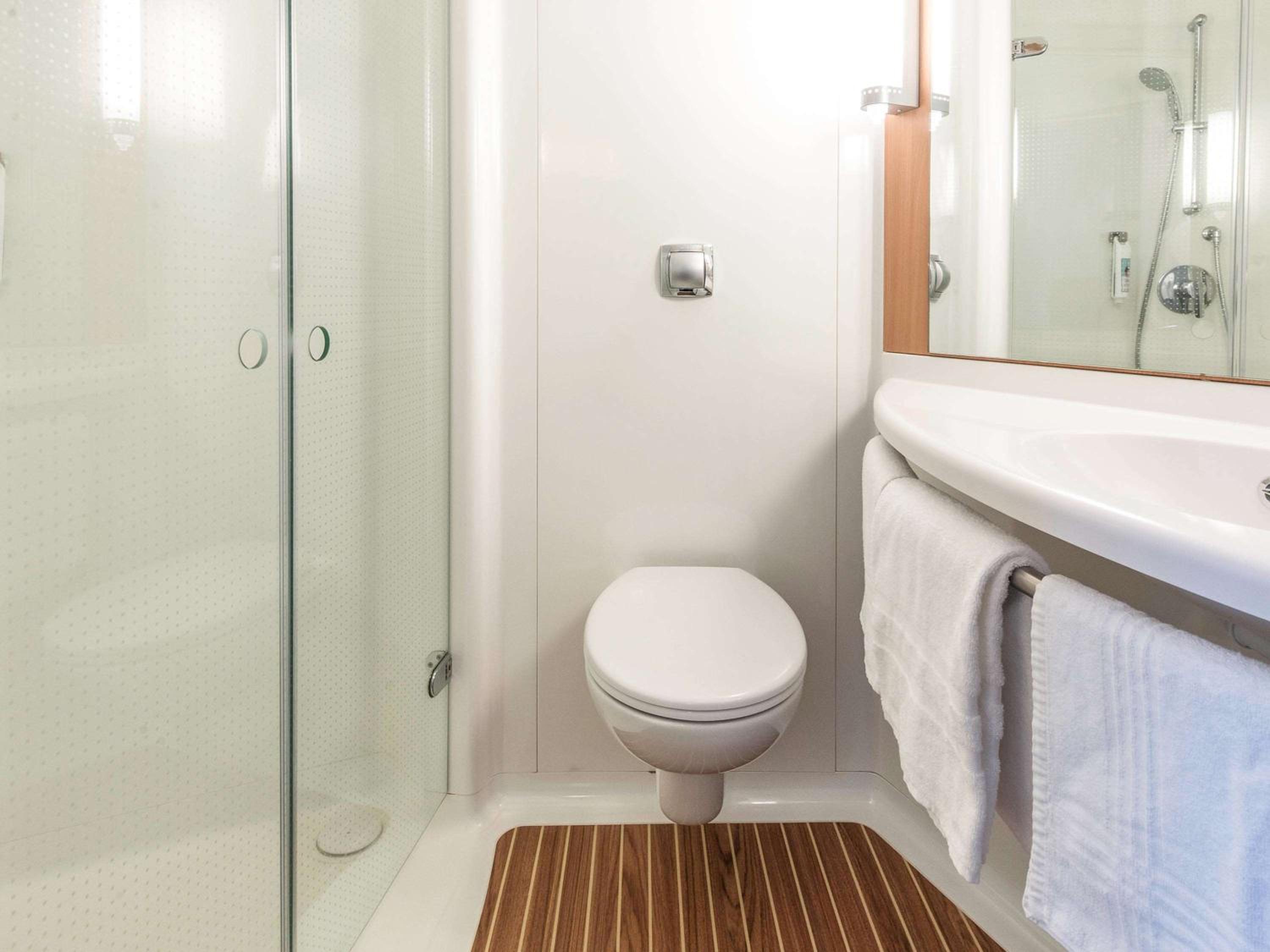 Standard Double Room - Photo 7