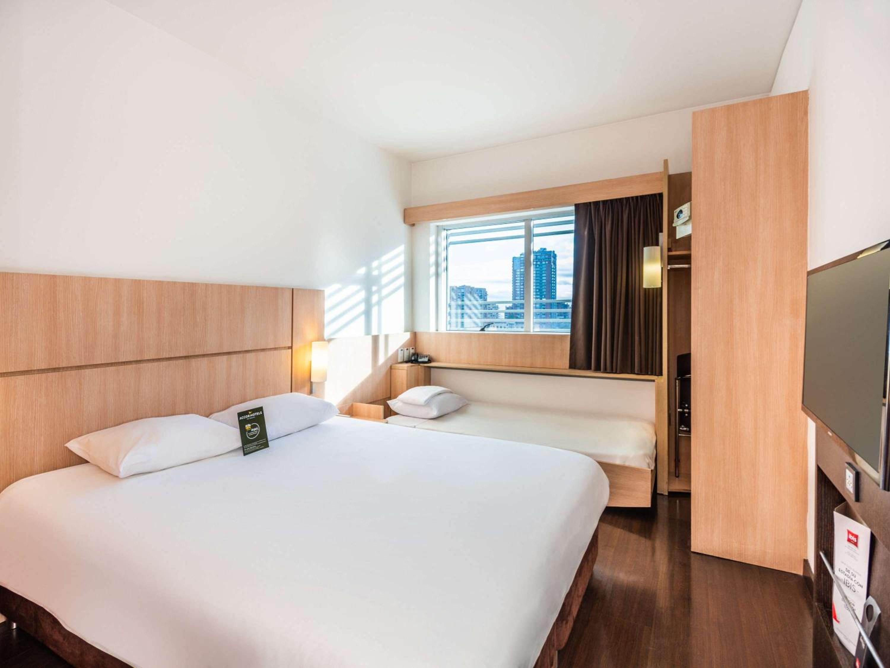 Standard Double Room with 1 Single Bed - Photo 2