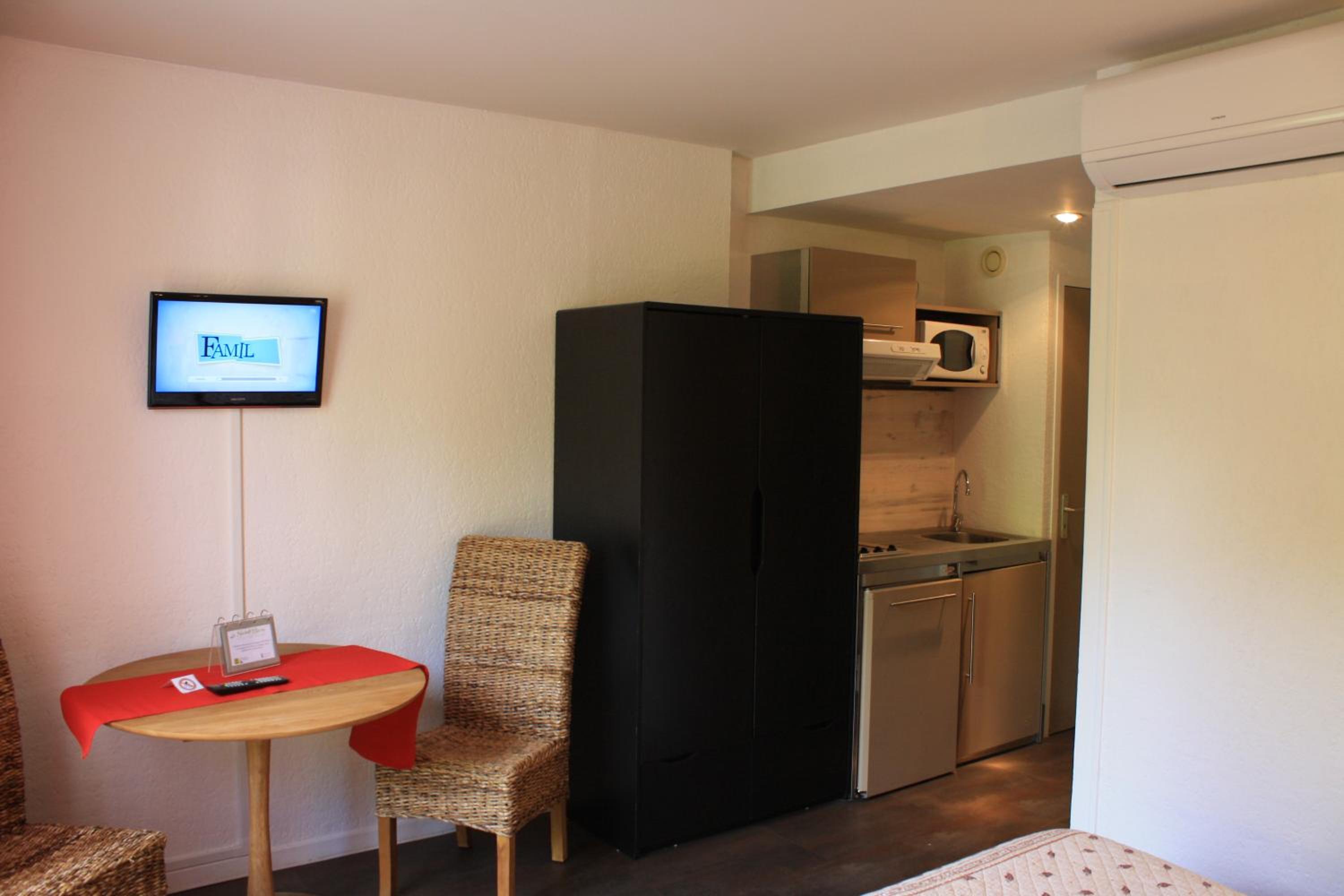 Economy Twin Studio with Kitchenette photo 3