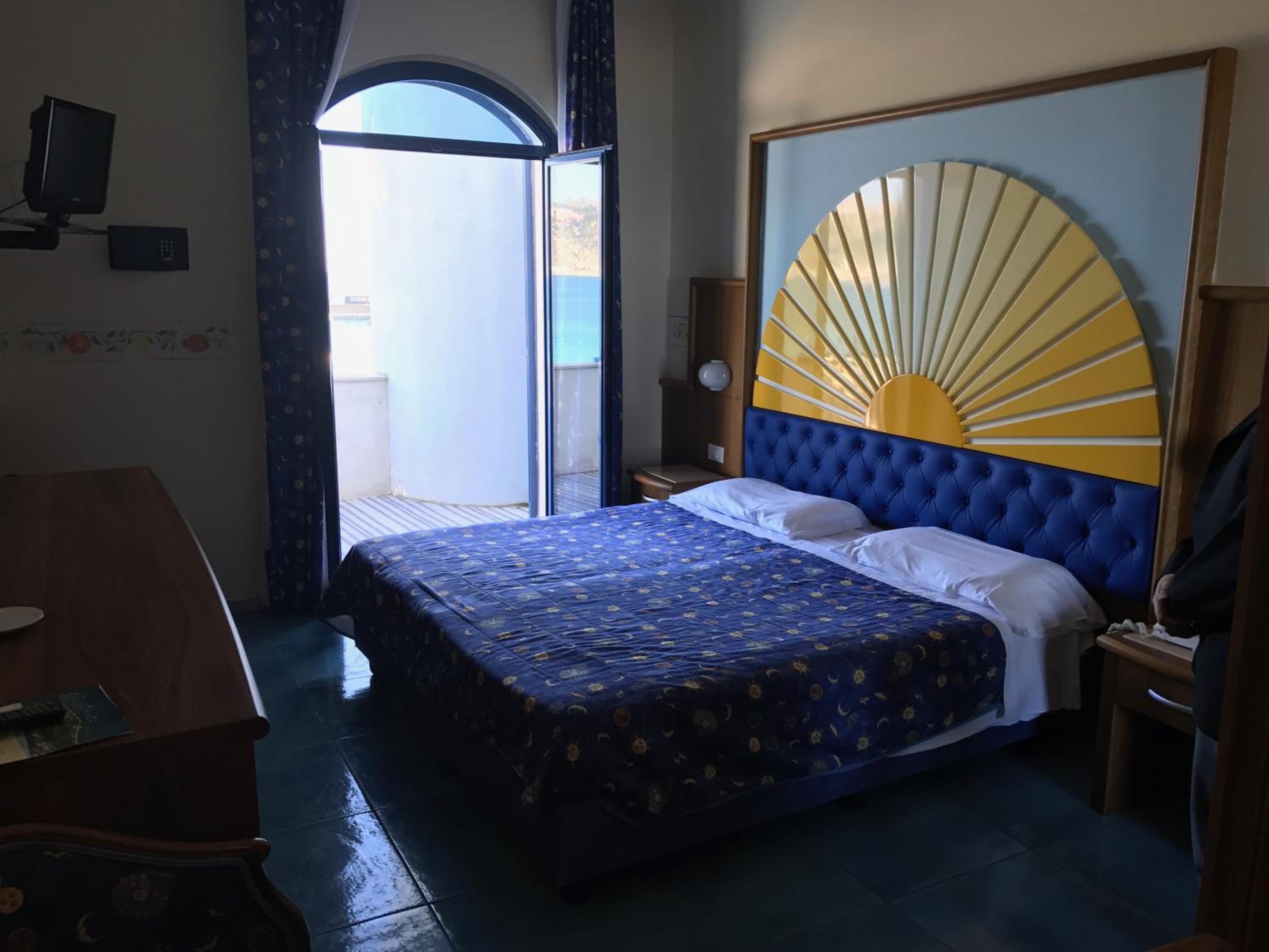 Double or Twin Room with Sea View - Photo 1