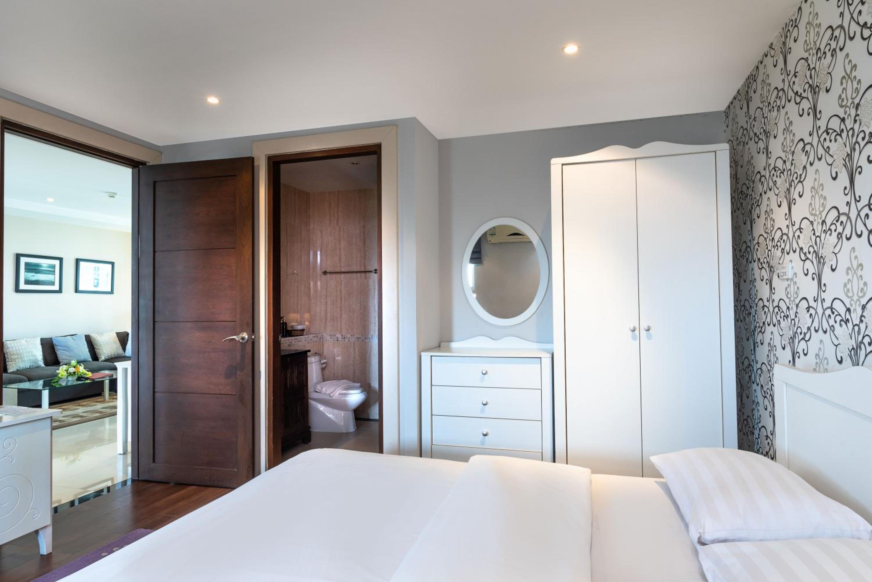 Superior One-Bedroom Suite photo 2