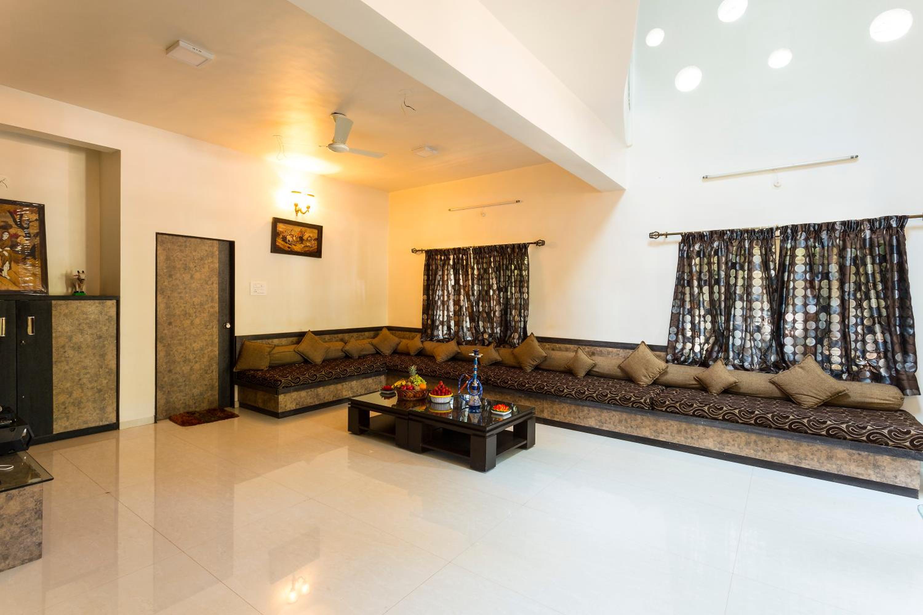 Villa photo 2