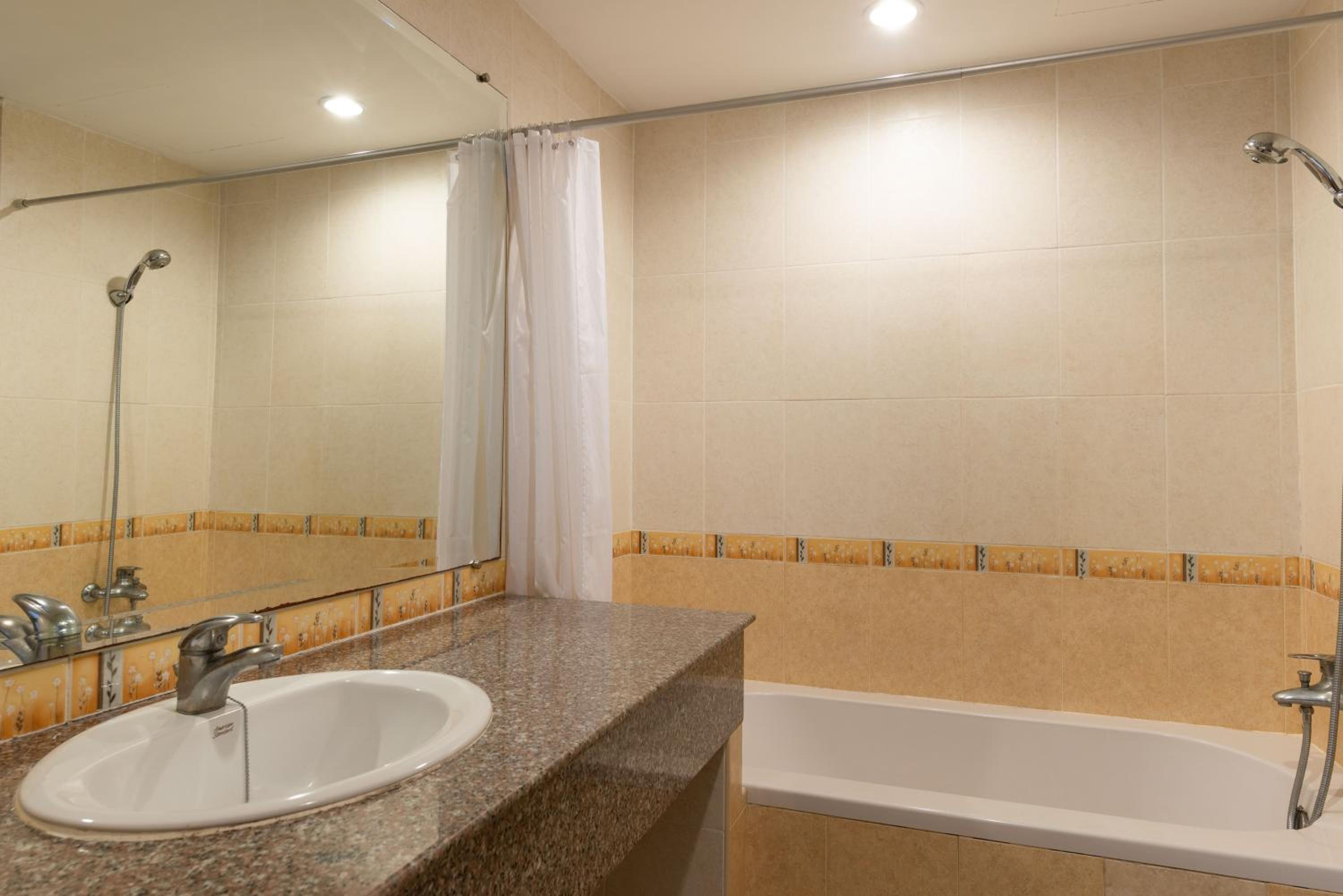 Superior One-Bedroom Suite photo 2