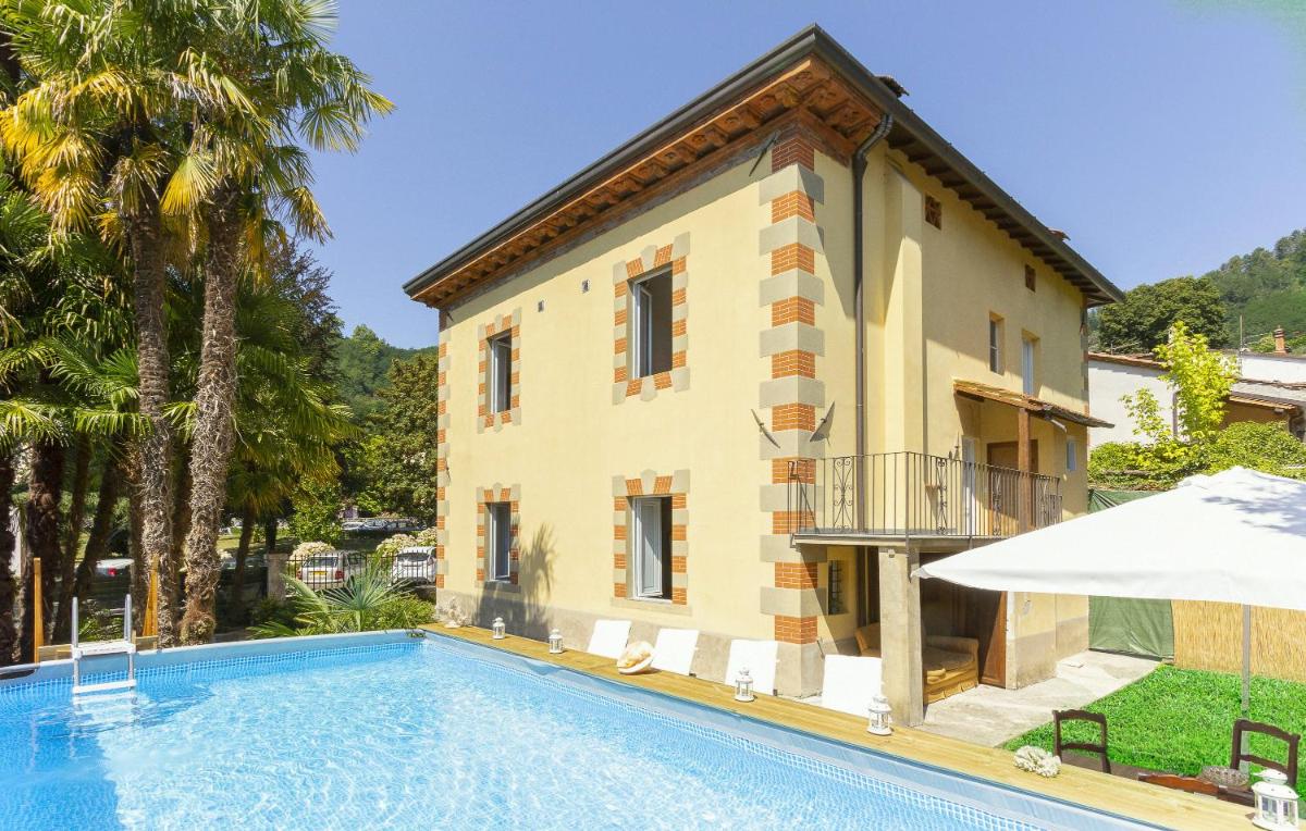 Villa photo 1