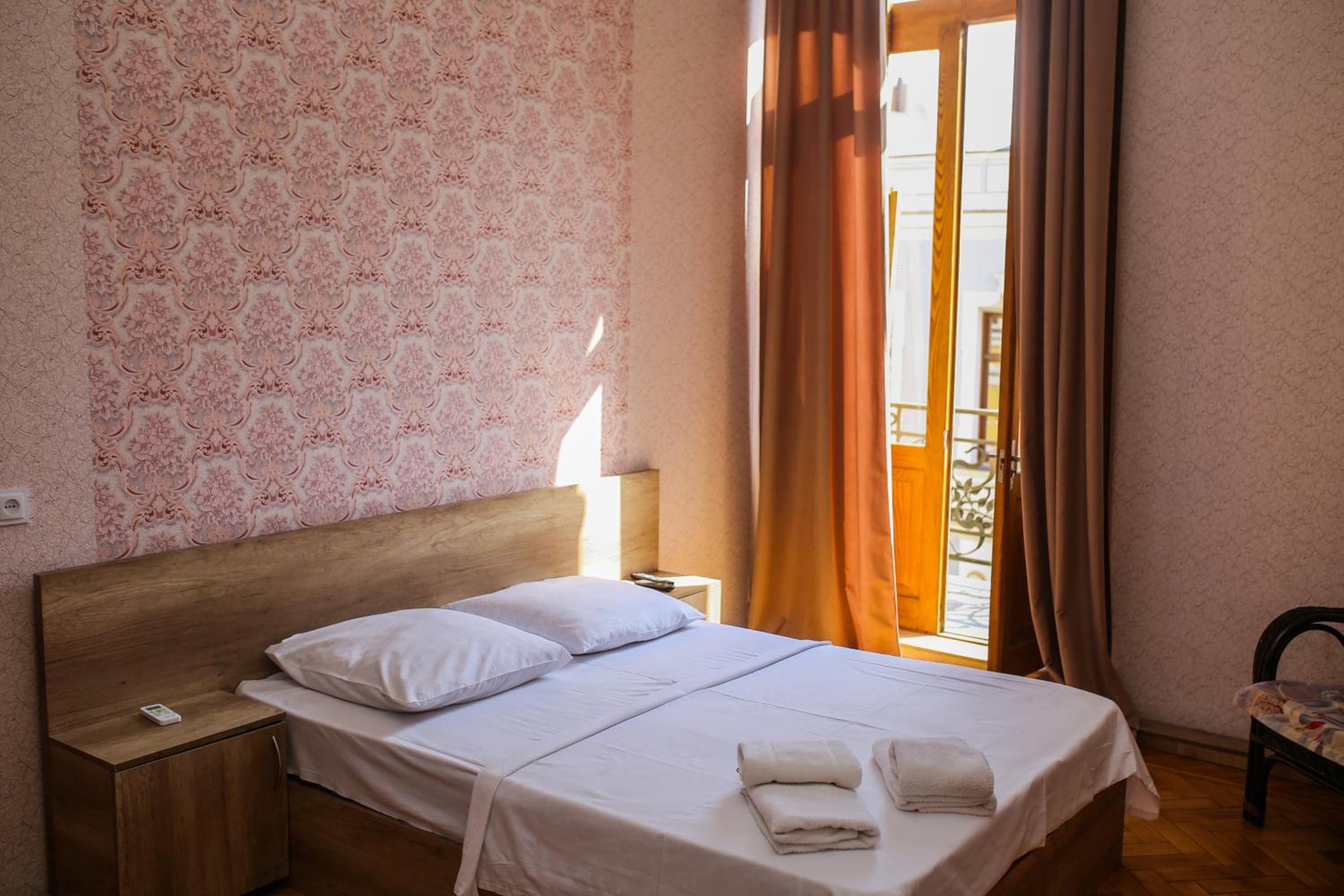 Double Room with Balcony - Photo 1