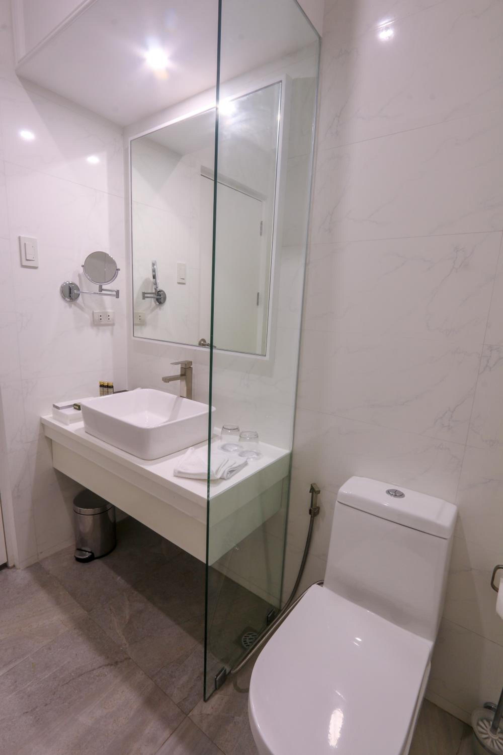 Deluxe Suite Twin - Photo 2