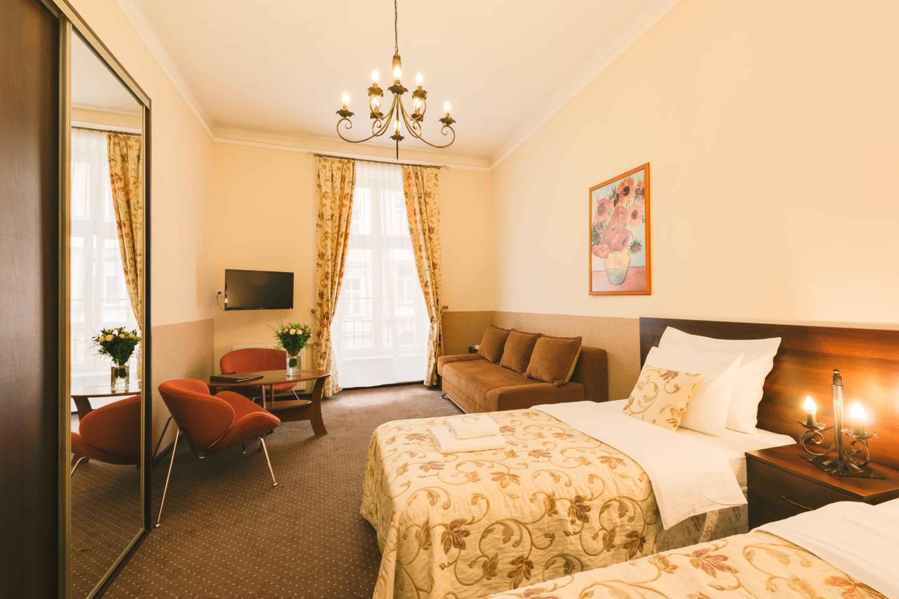 Standard Double or Twin Room - Photo 14