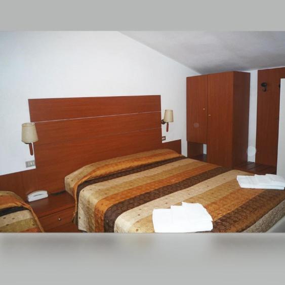 Economy Triple Room photo 1