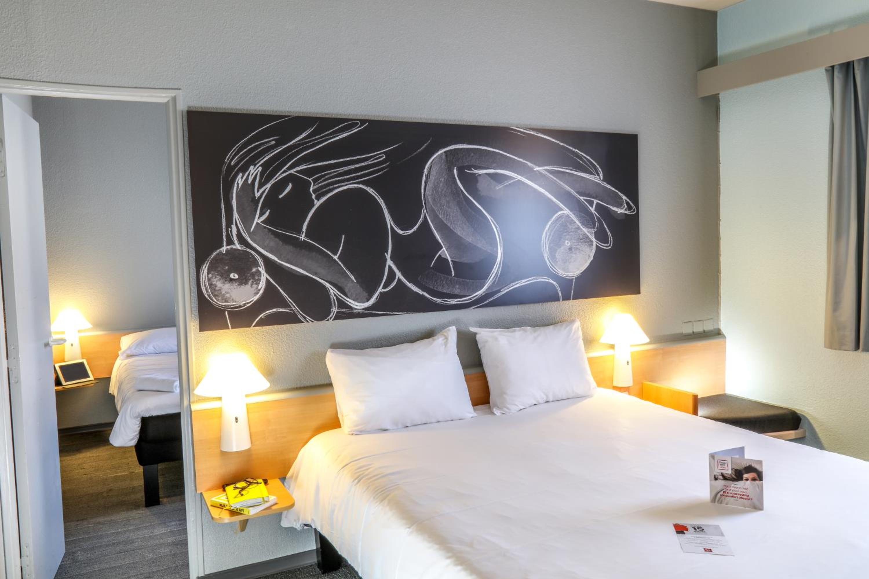 Standard Room with One Double Bed and One Single Bed - Photo 1