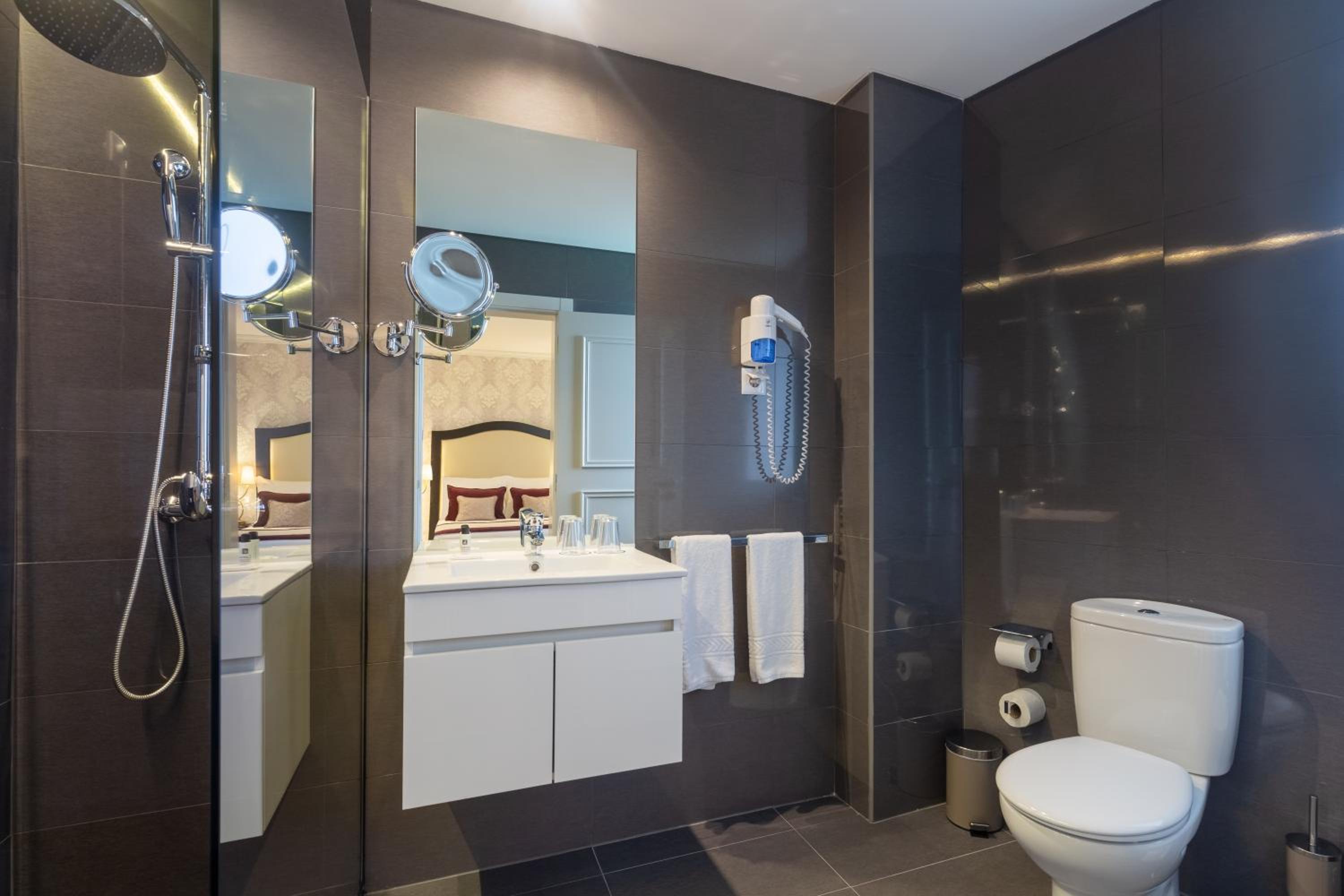 Double or Twin Room photo 3