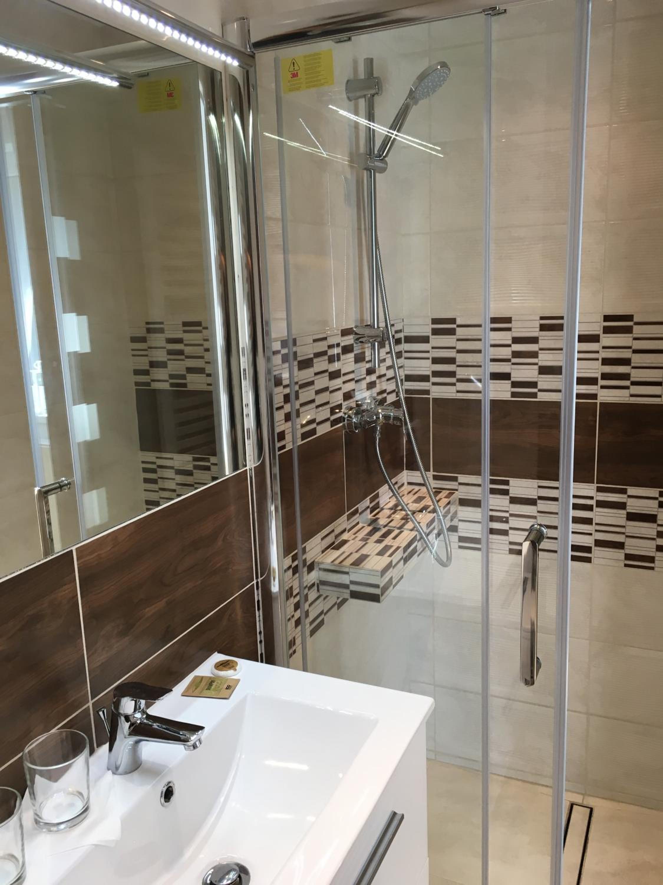 Double Room with Private Bathroom - Photo 4
