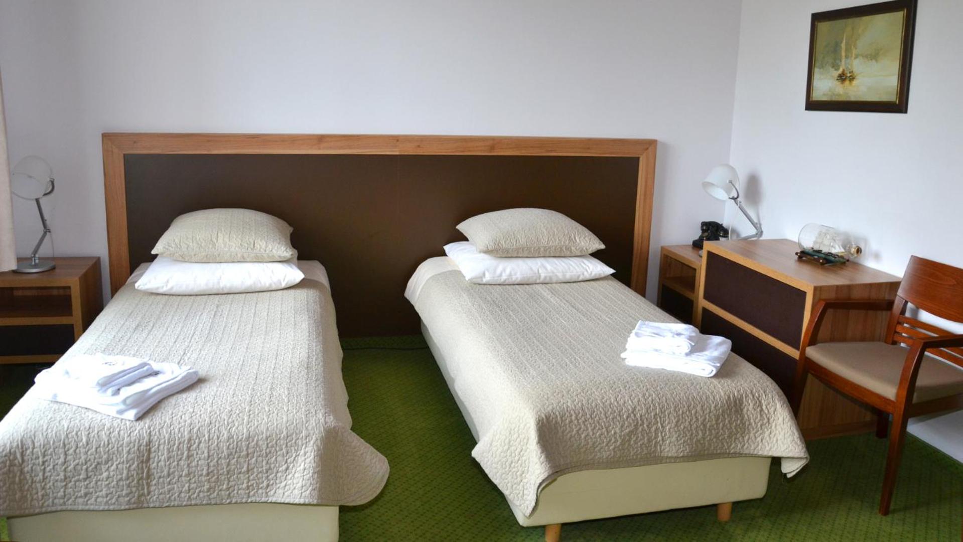 Twin Room - Photo 8