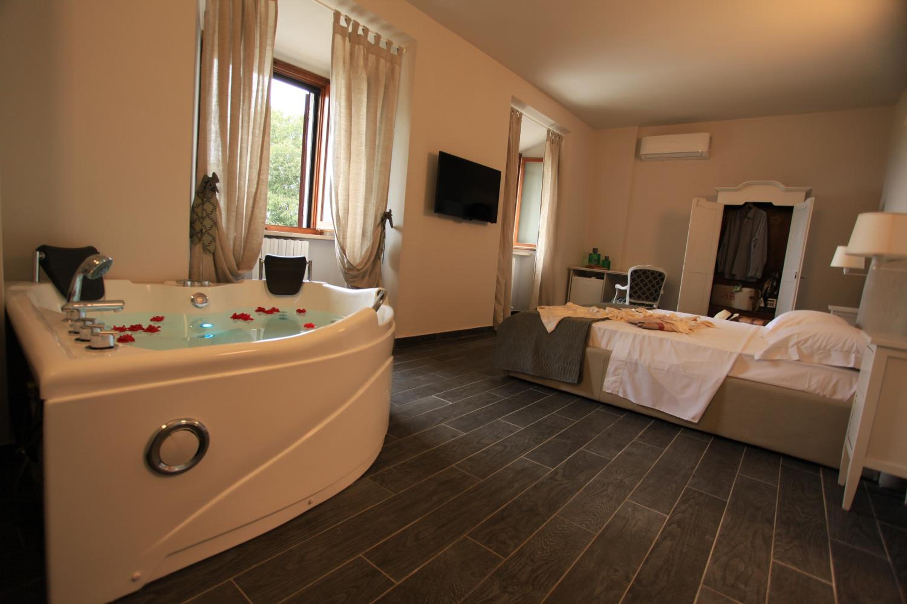 Deluxe Double Room with Bath