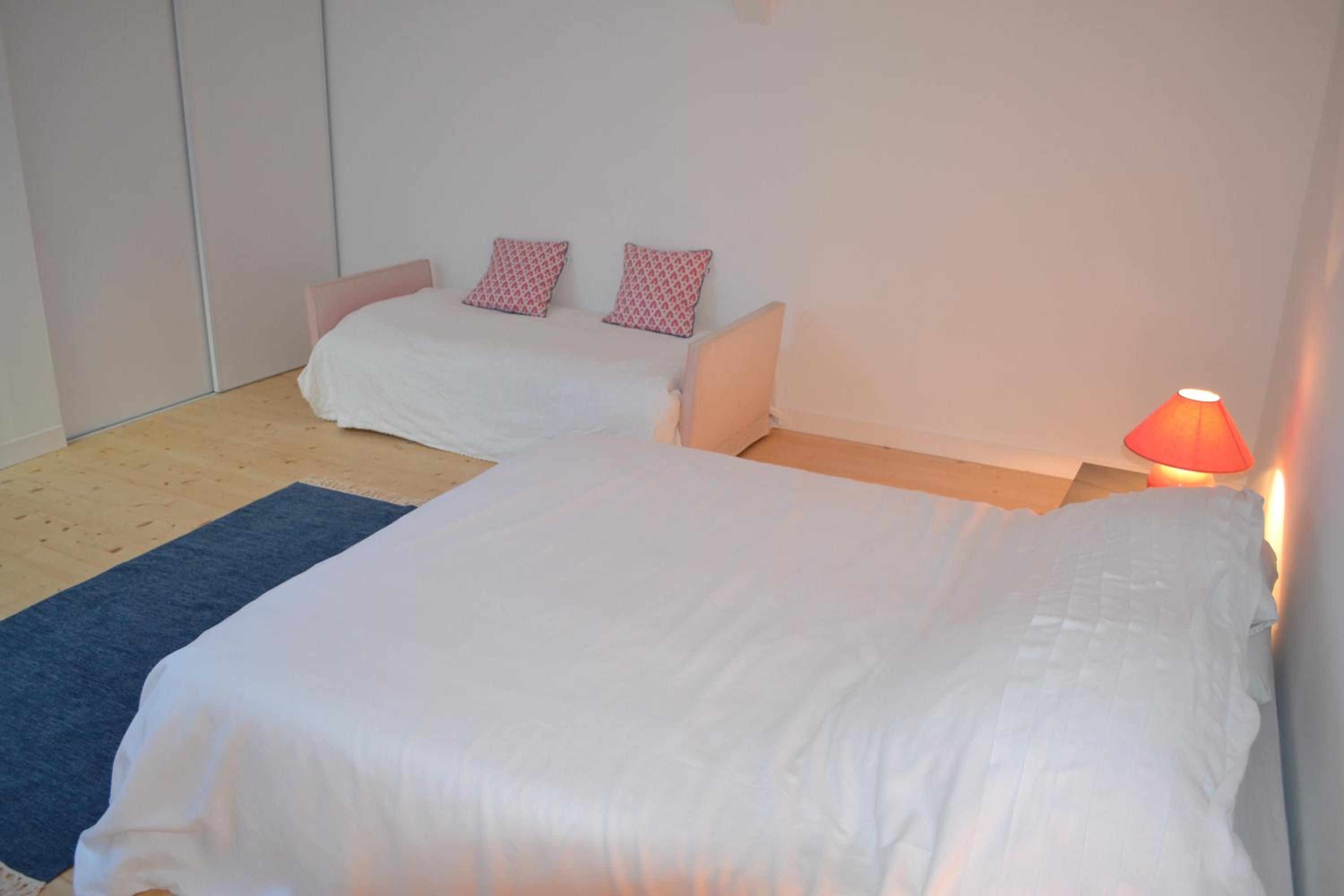 Deluxe Double Room (2 Adults + 1 Child) photo 1
