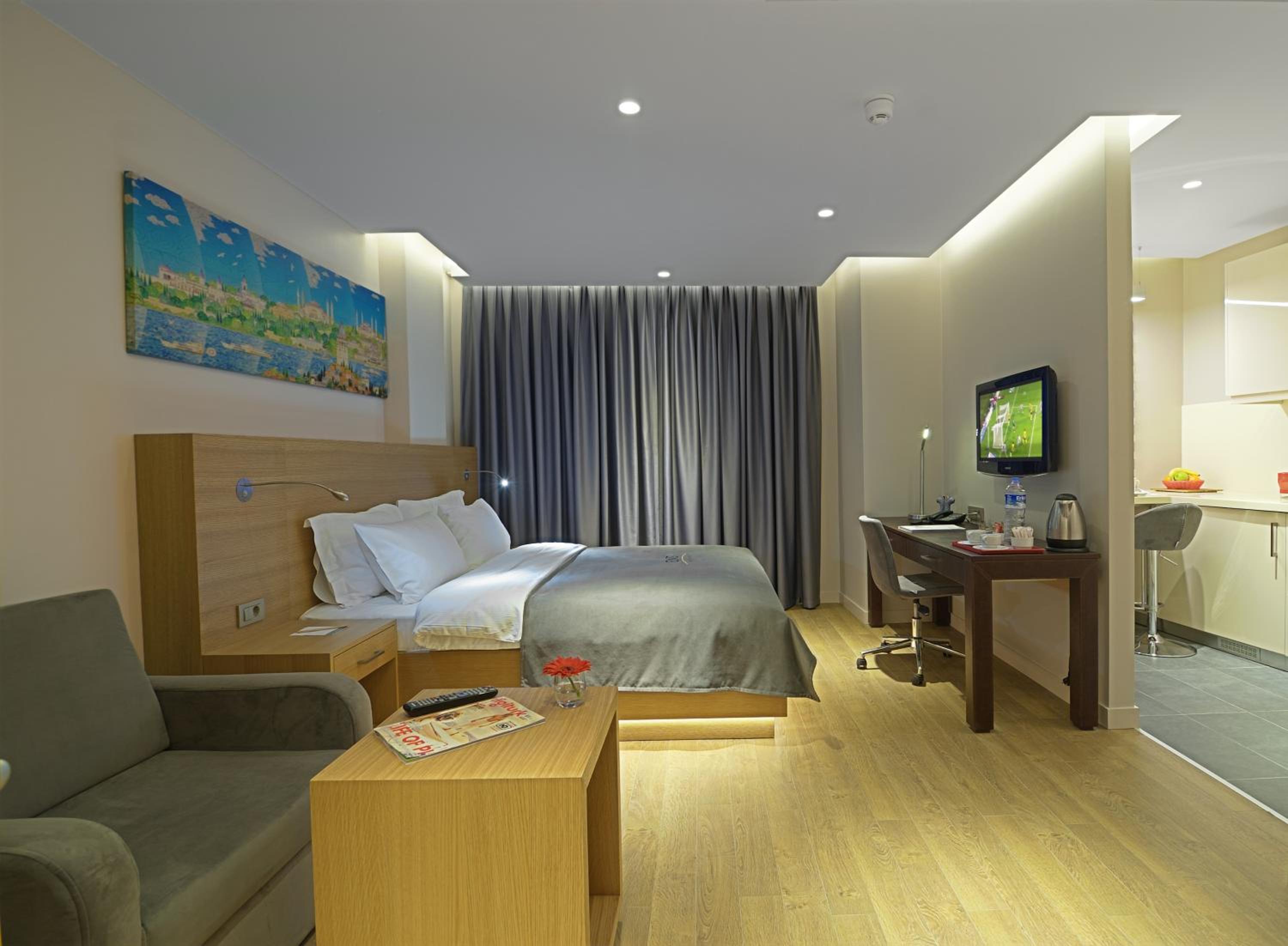 Deluxe Suite with Kitchen photo 1