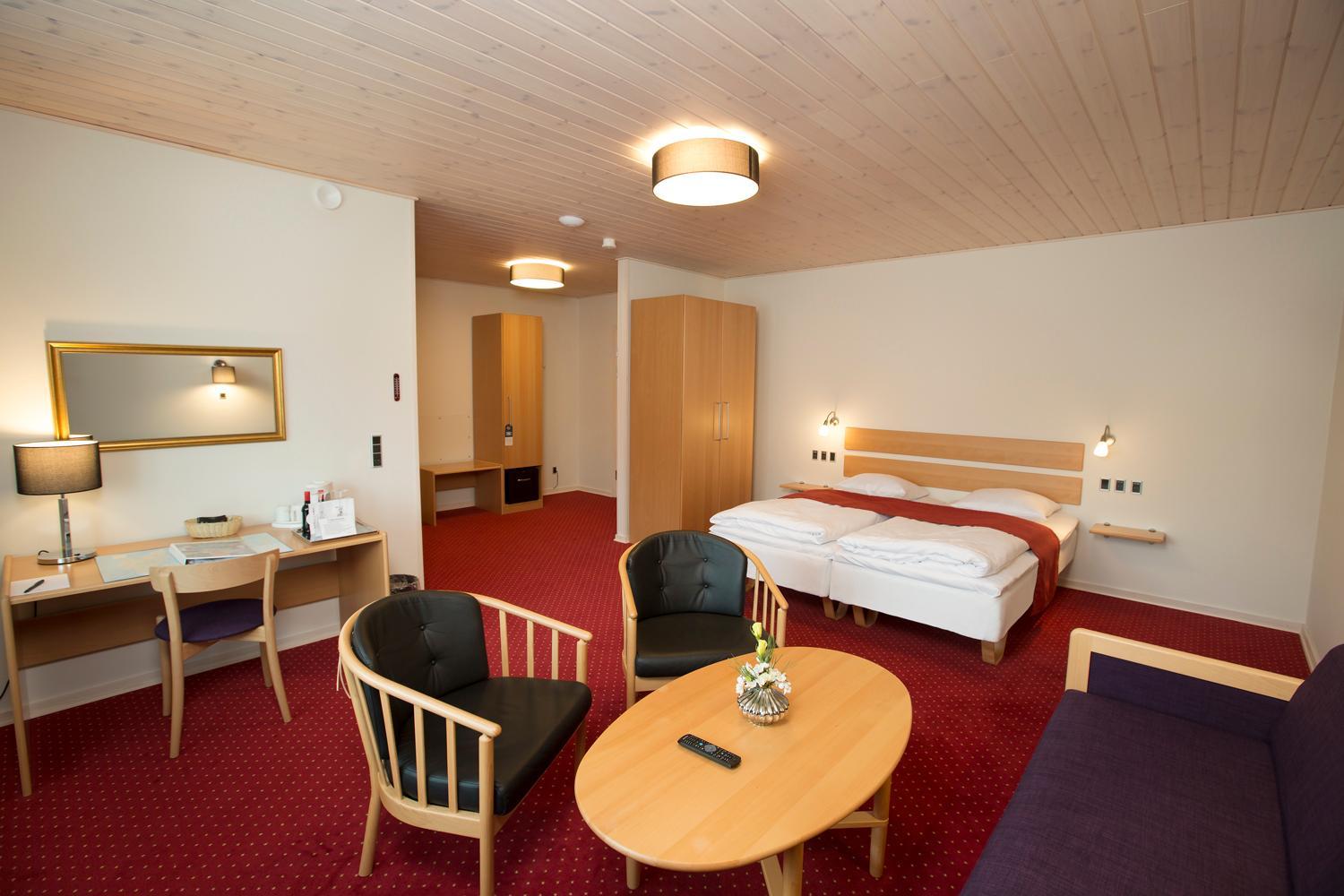 Large Double Room - Photo 1