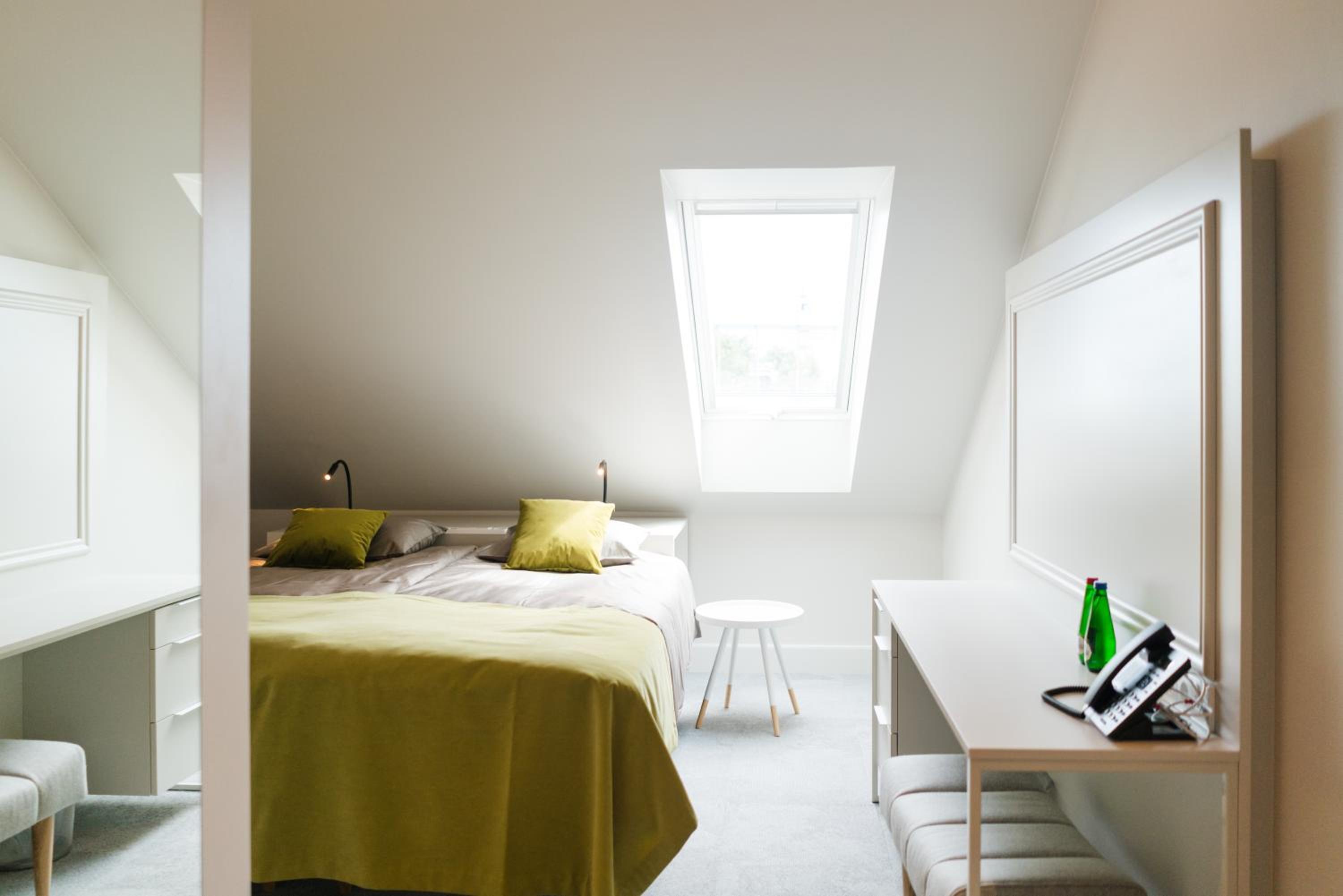 Standard Double or Twin Room with Roof Window photo 2