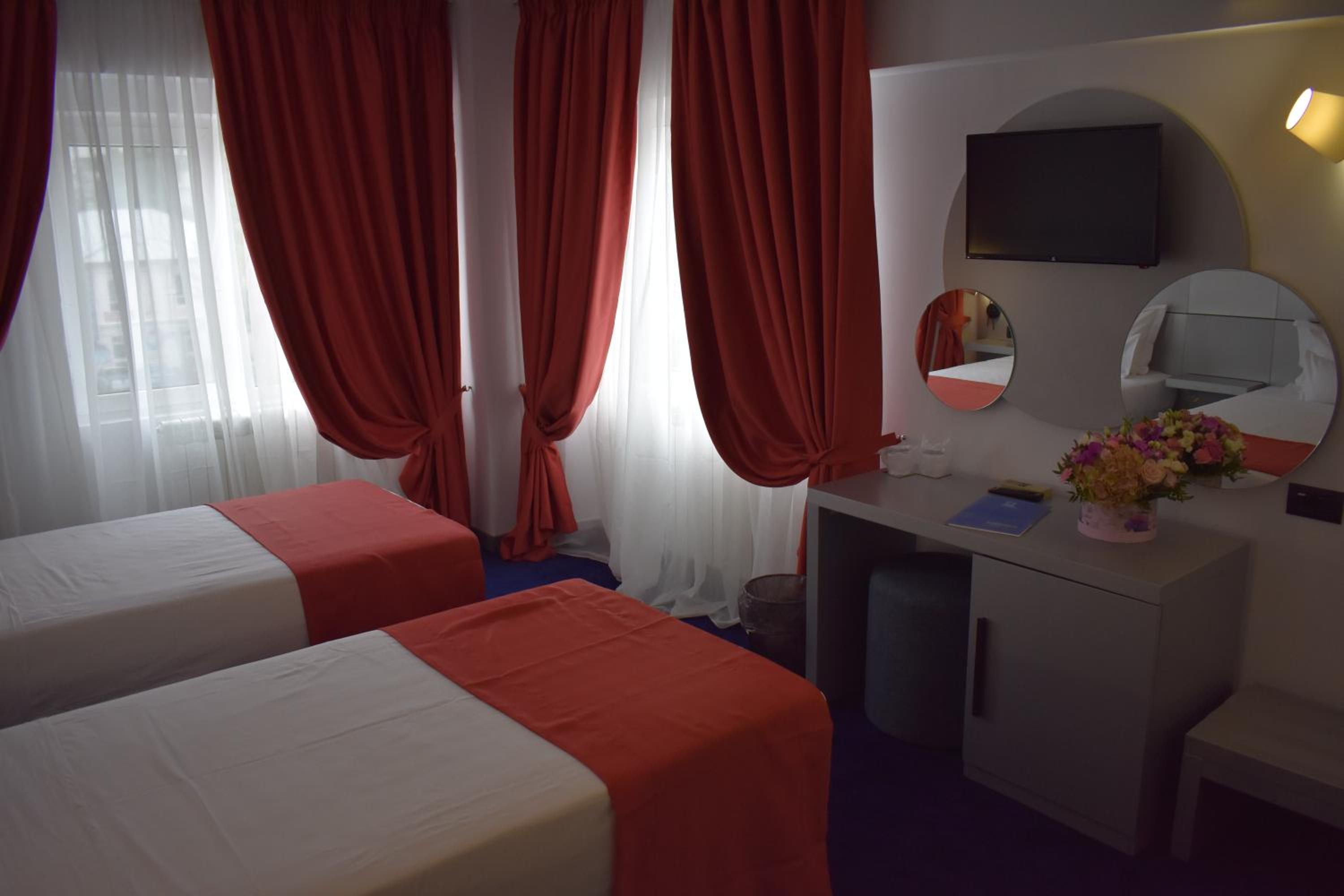 Deluxe Suite - Photo 5
