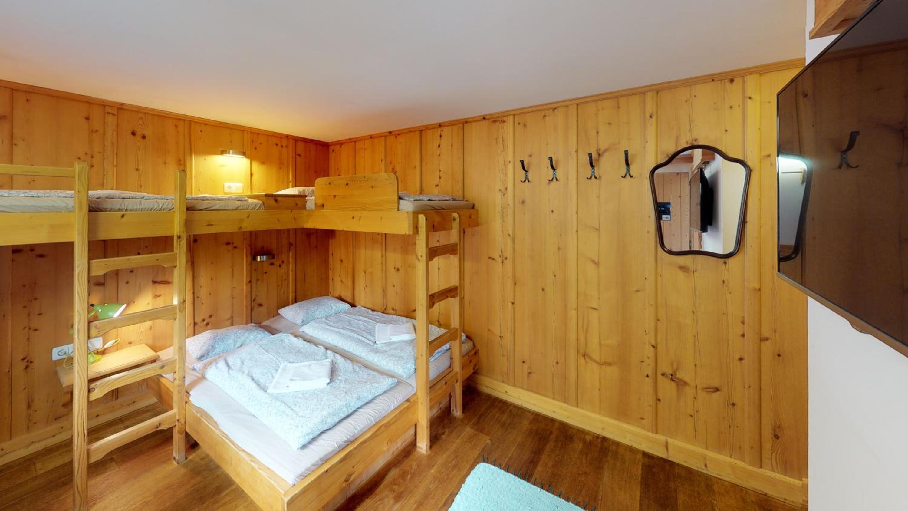 Quadruple Room with Mountain View photo 2