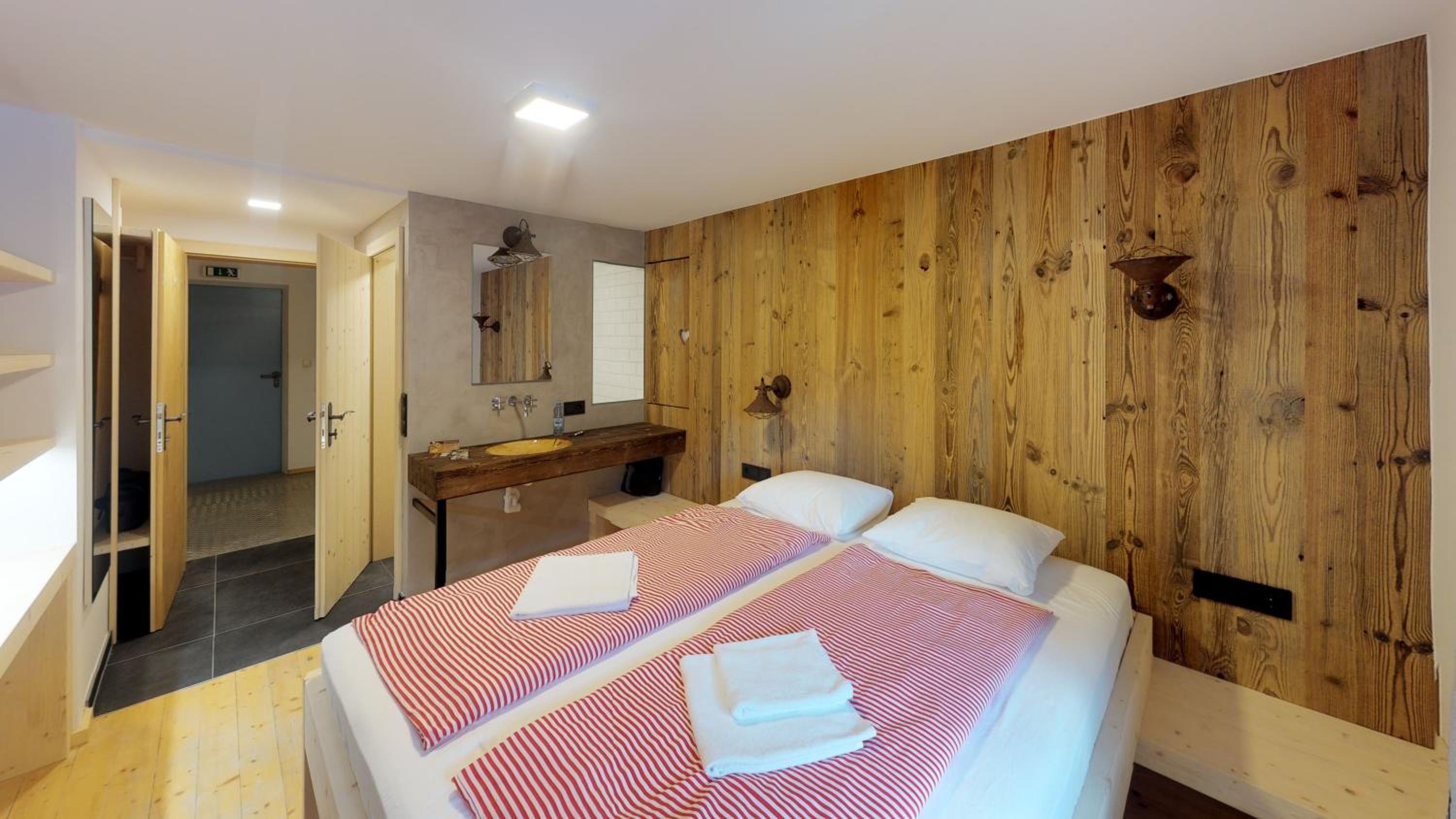 Deluxe Double Room photo 3