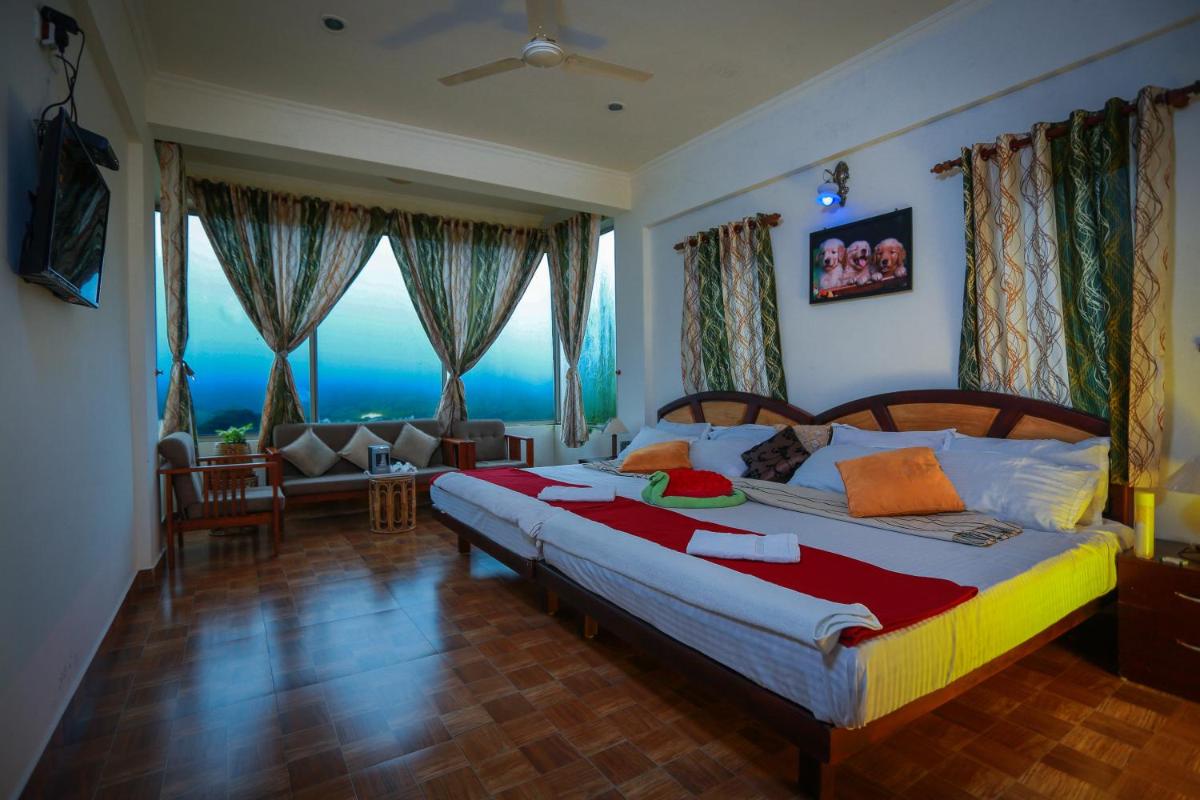 Family Room with Mountain View photo 2