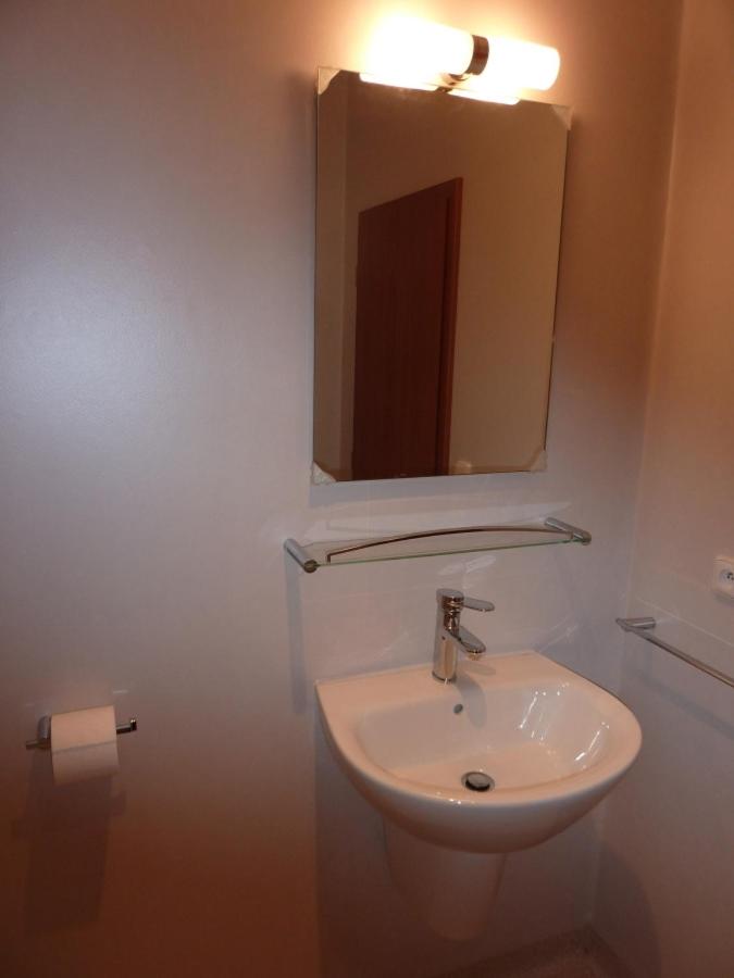 Single Room with Bathroom photo 1