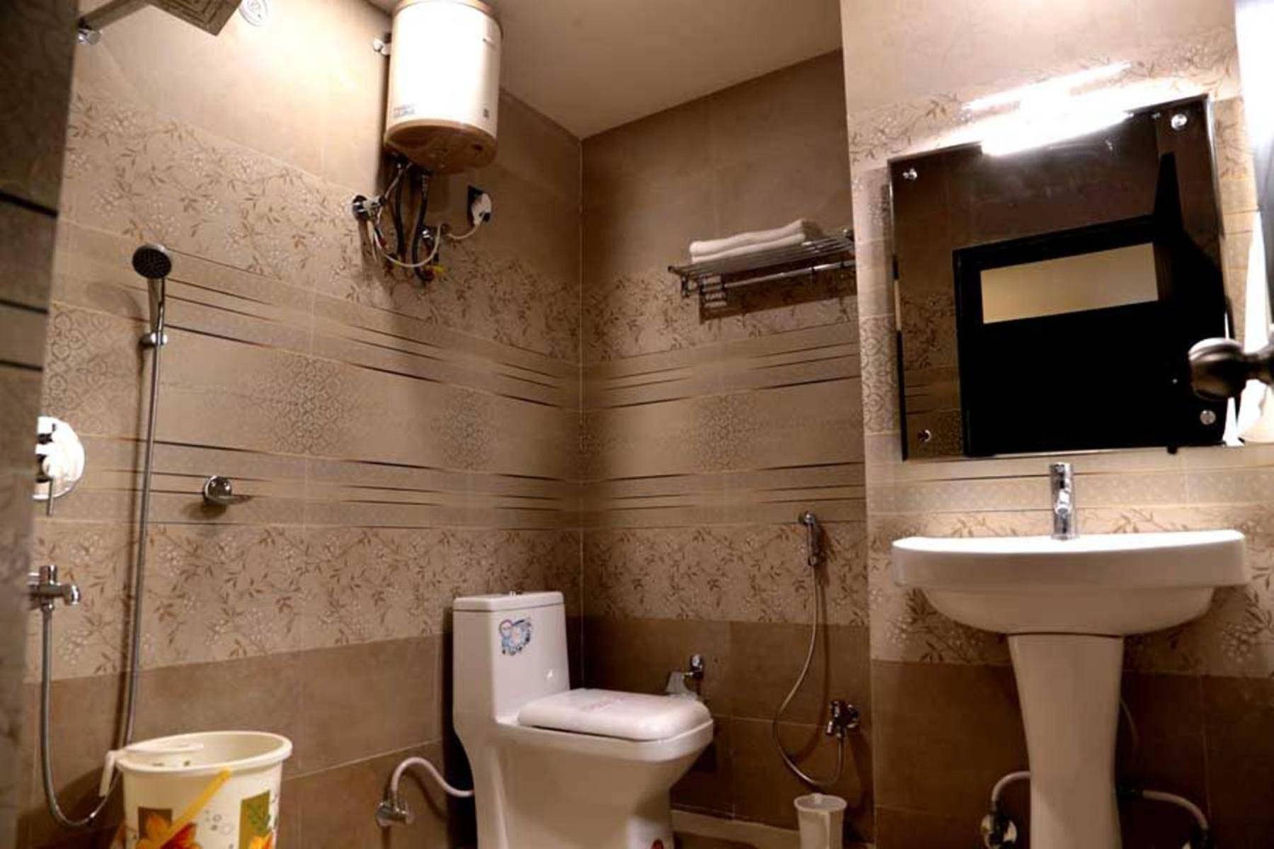 Deluxe Double Room - Photo 12