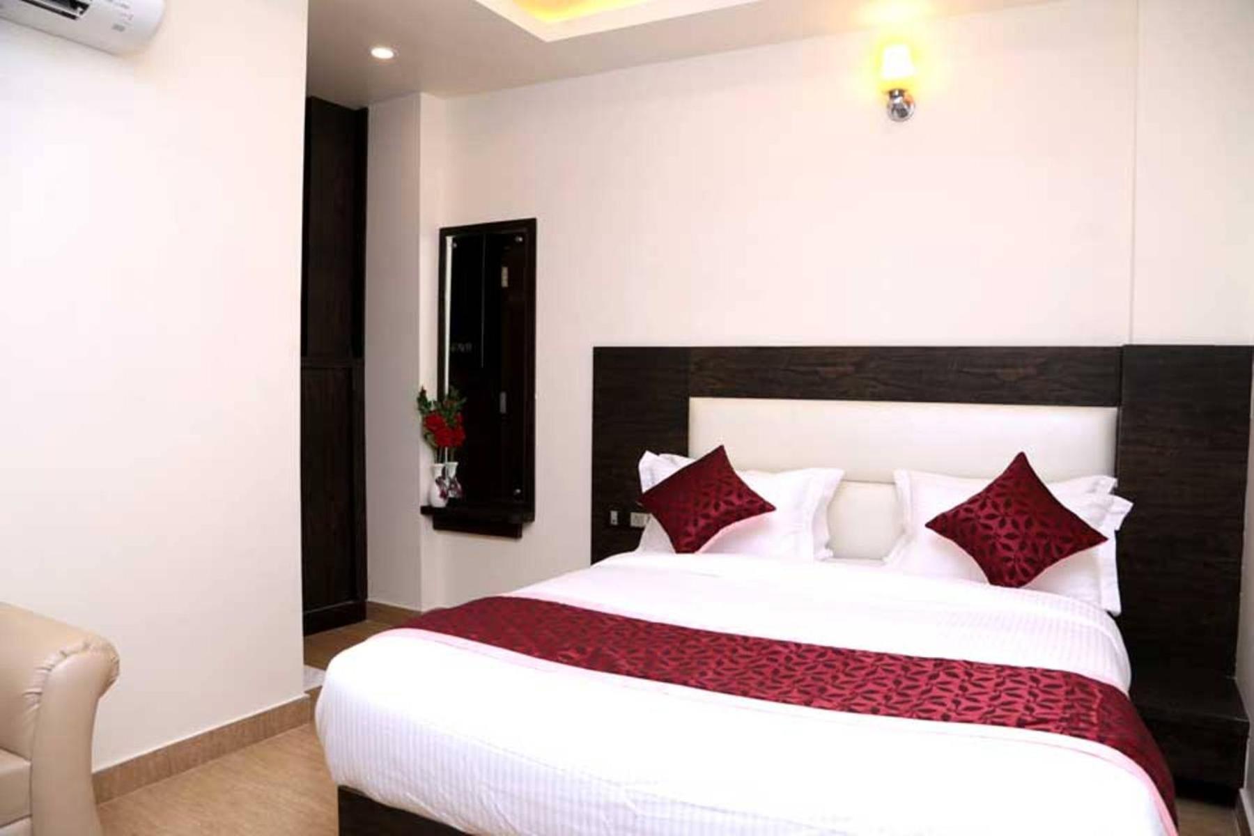 Deluxe Double Room - Photo 11