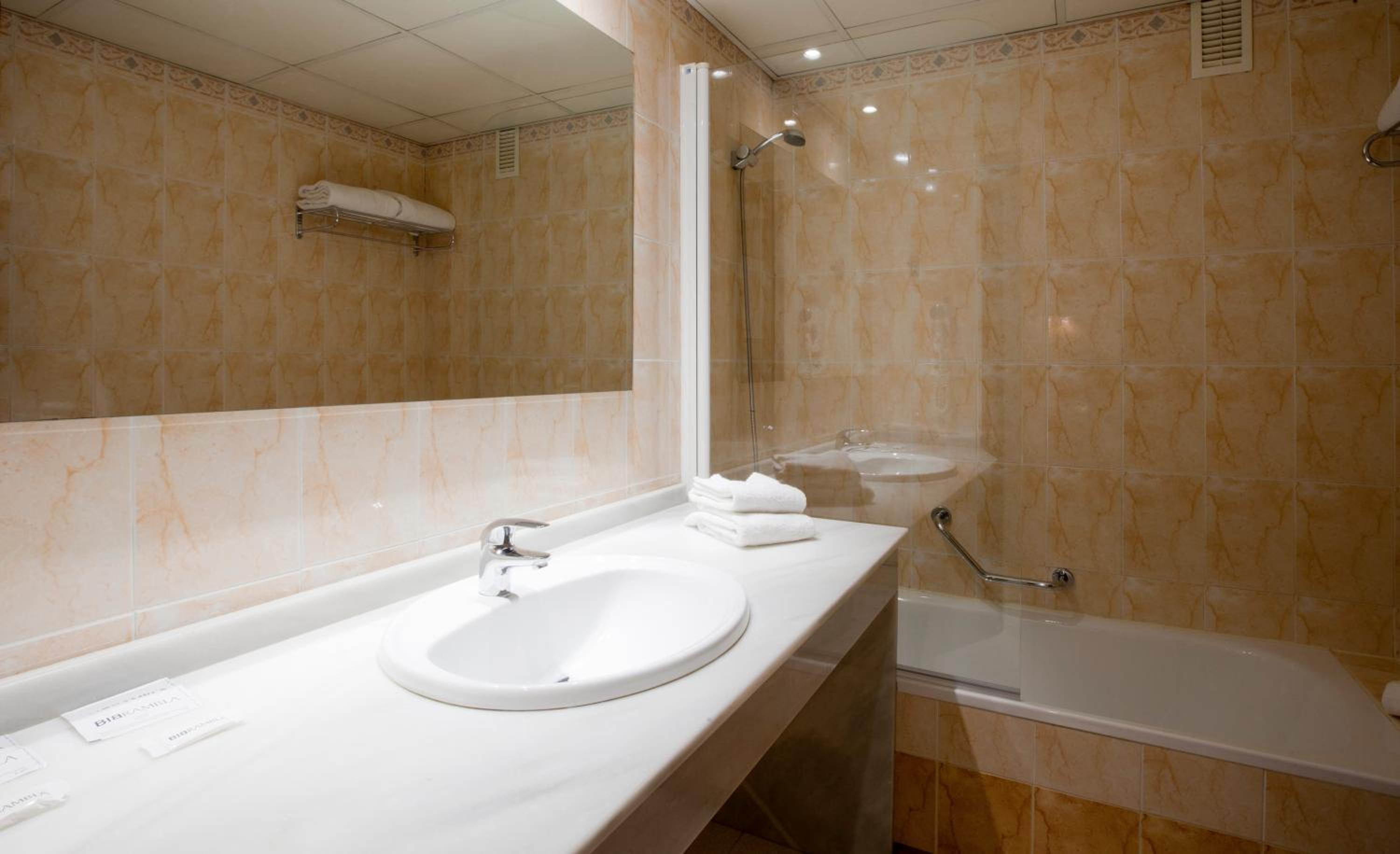 One-Bedroom Apartment (2 Adults) - Photo 18