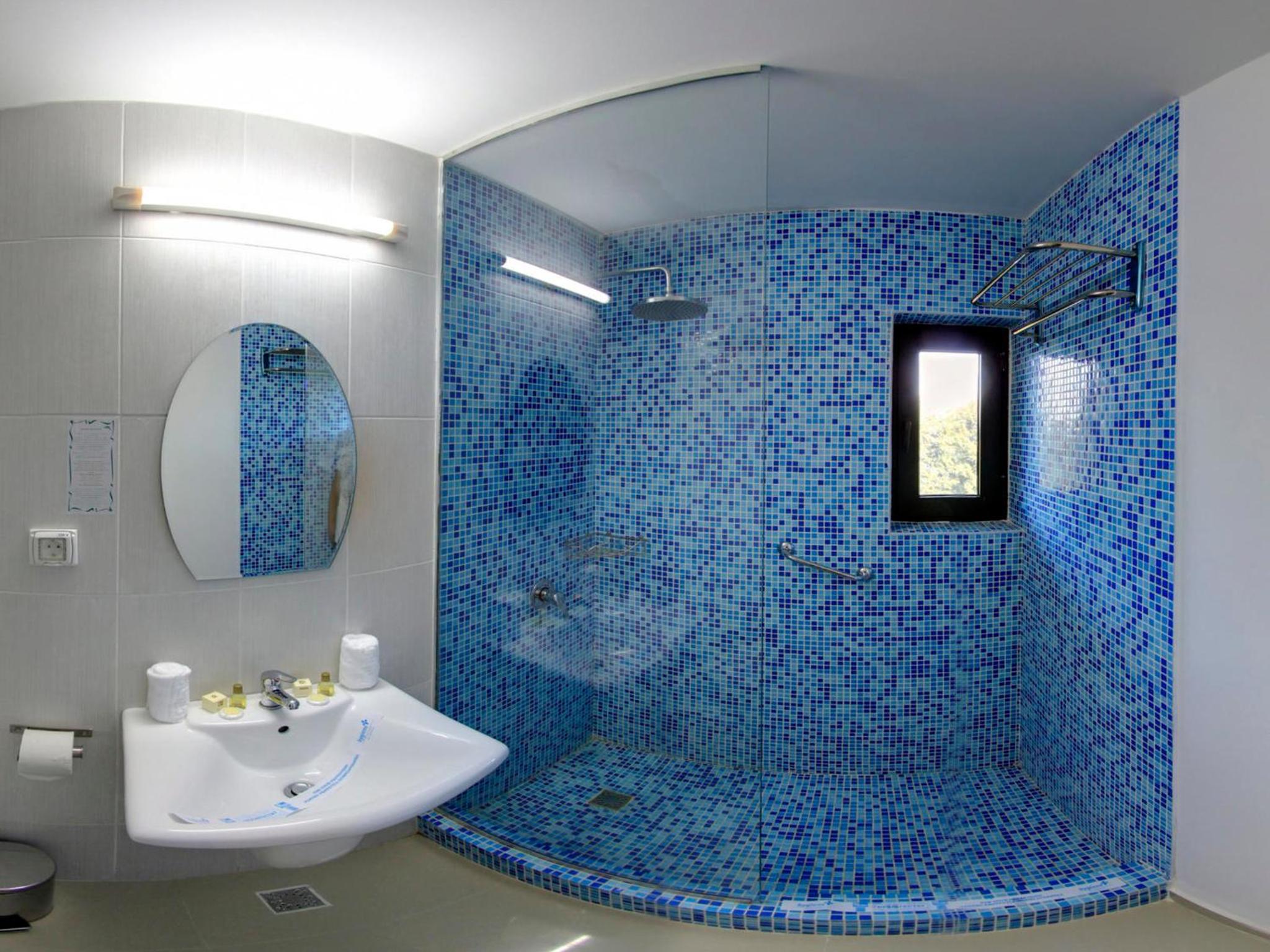 Double or Twin Room with Balcony and Sea View - Photo 3
