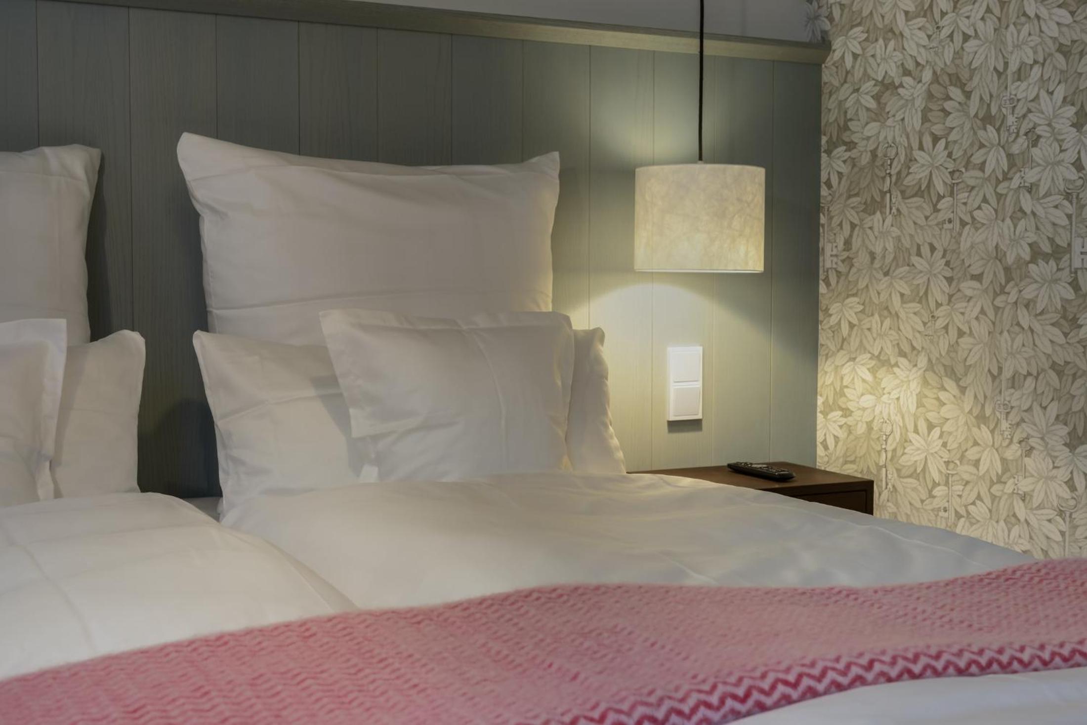 Deluxe Room - Photo 3