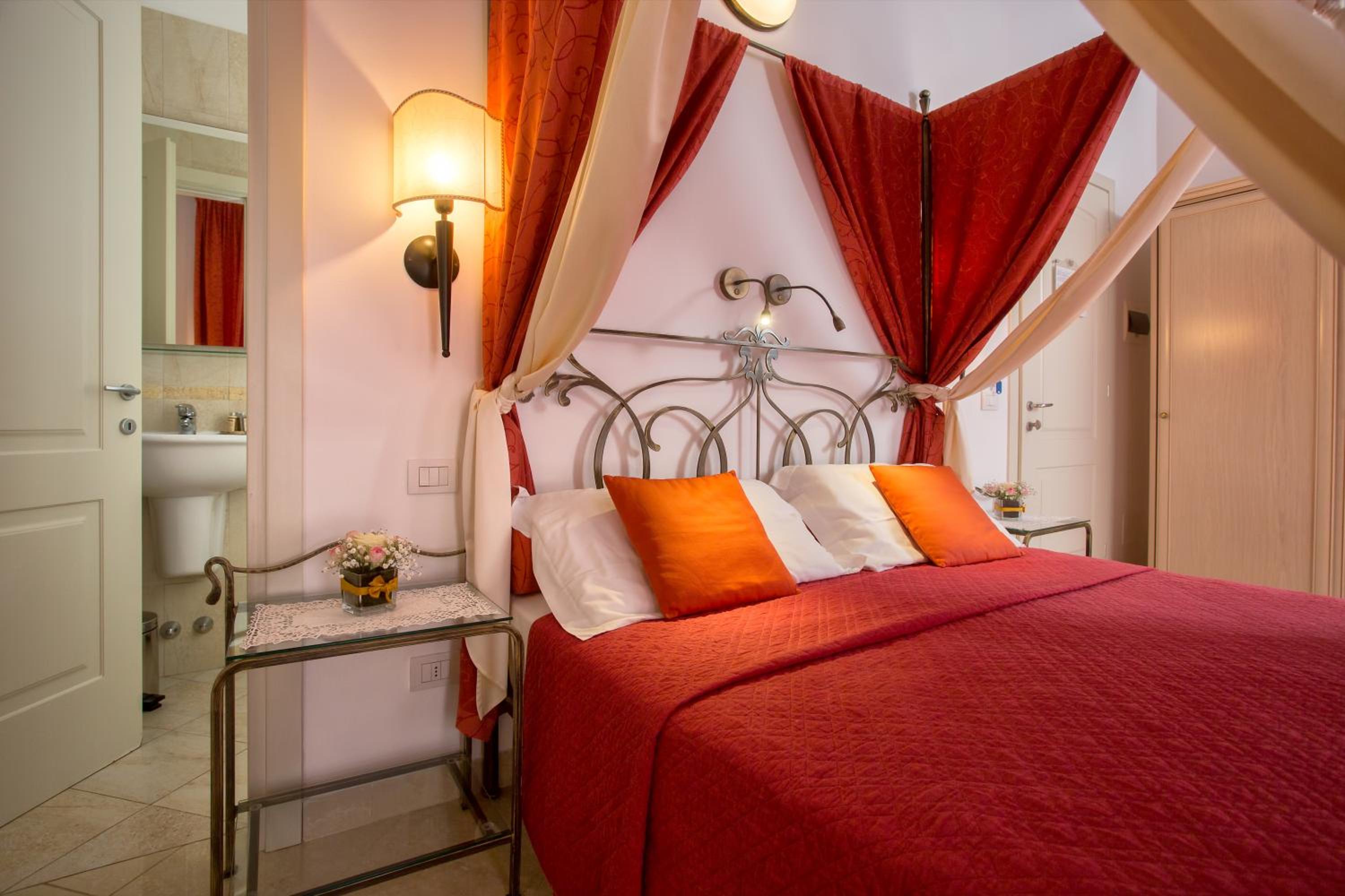 Superior Double Room with Canal View photo 2