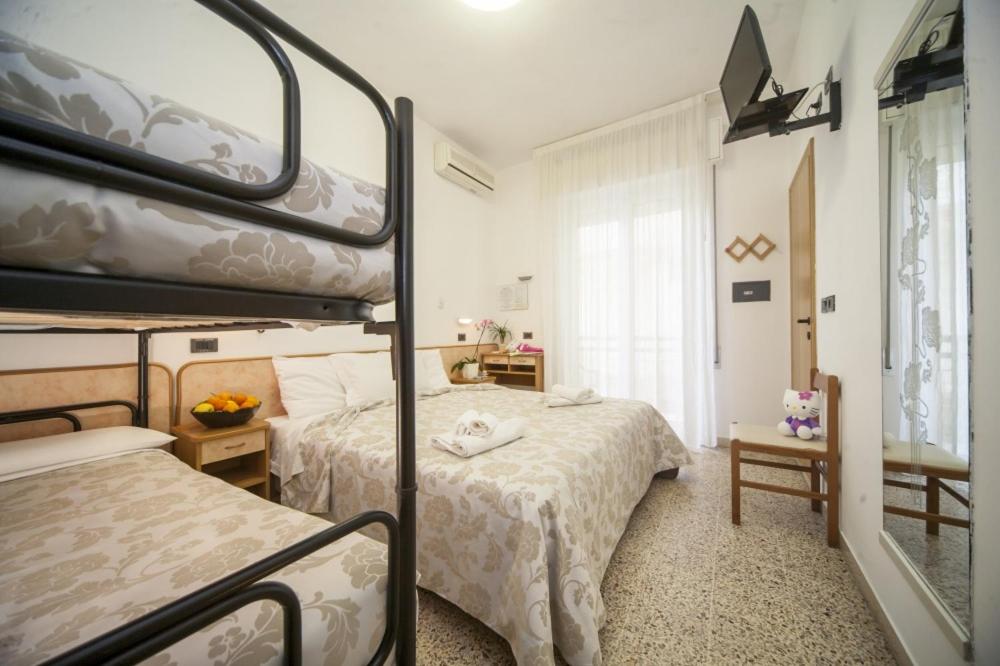 Quadruple Room - Photo 5