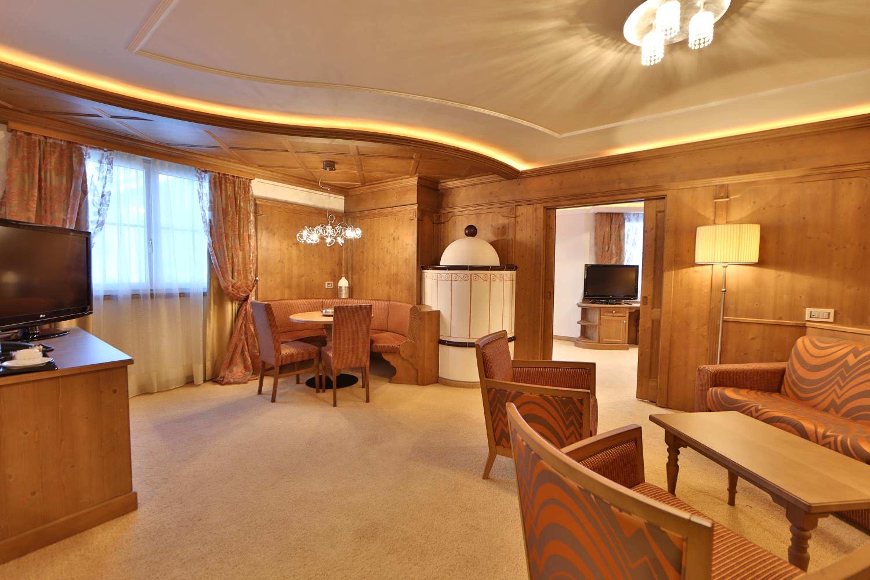 Deluxe King Suite