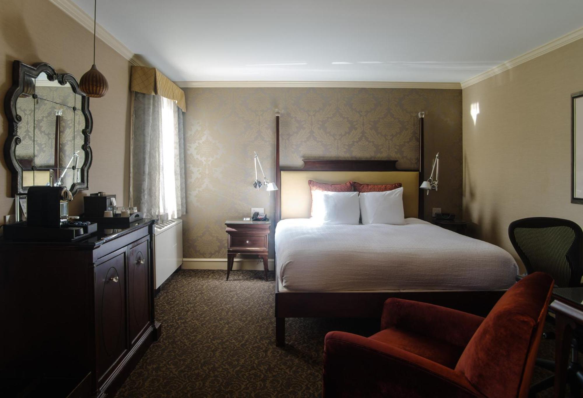 King Room thumbnail 6