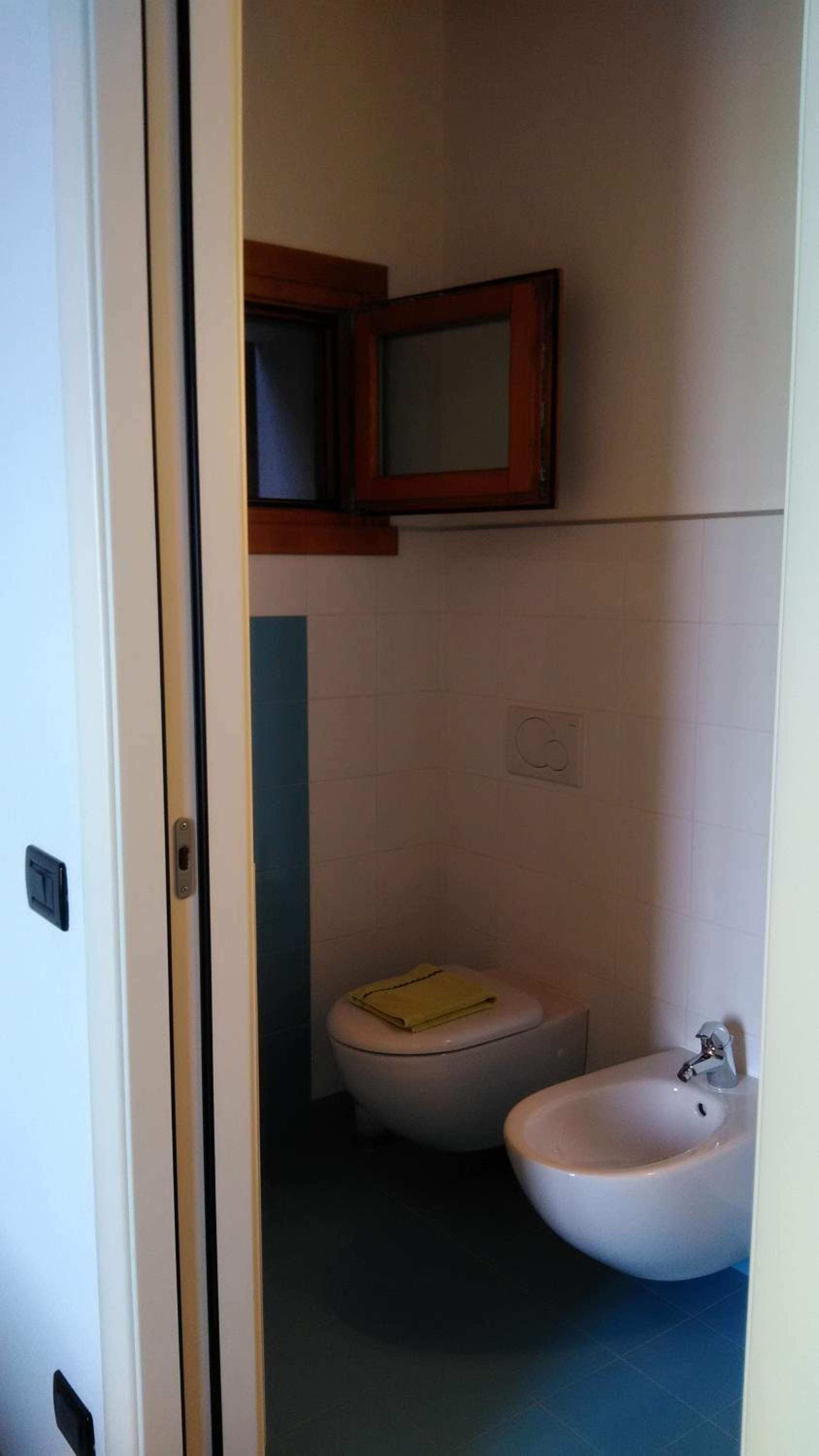 Twin Room with Lake View - Photo 3