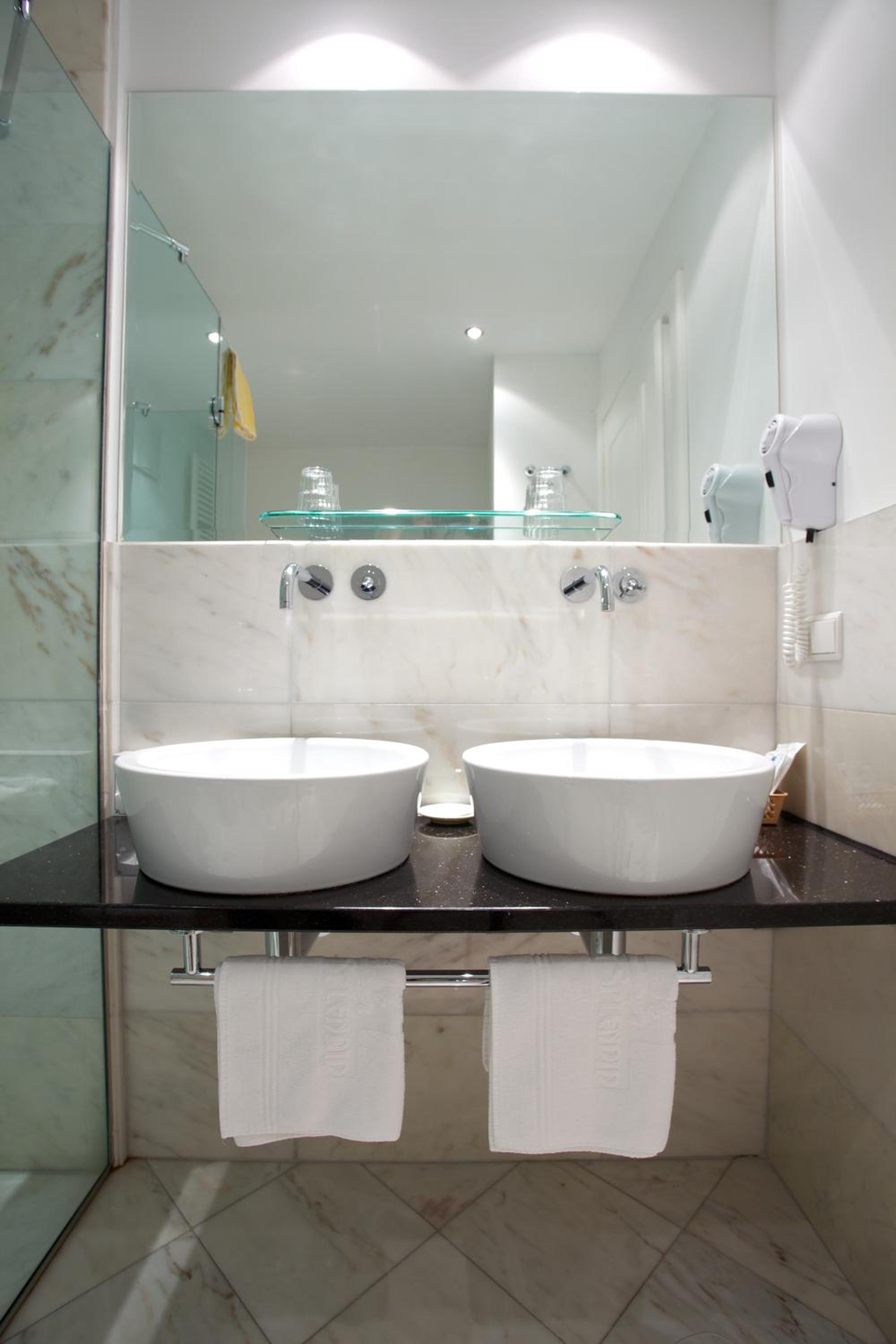 Superior Double or Twin Room - Photo 7