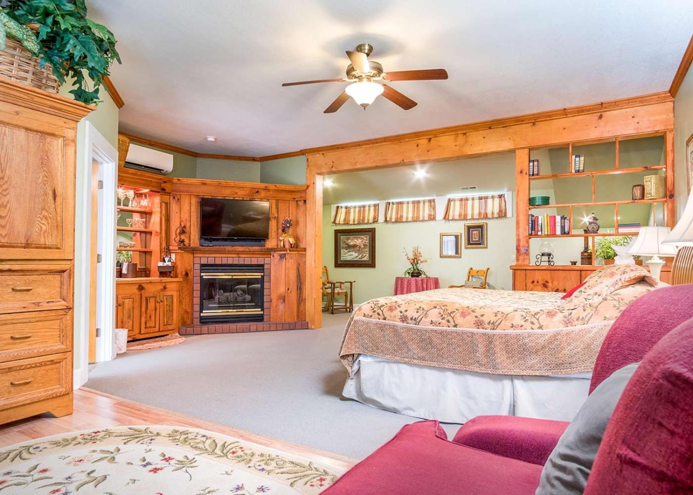 Hummingbird Suite - Photo 6