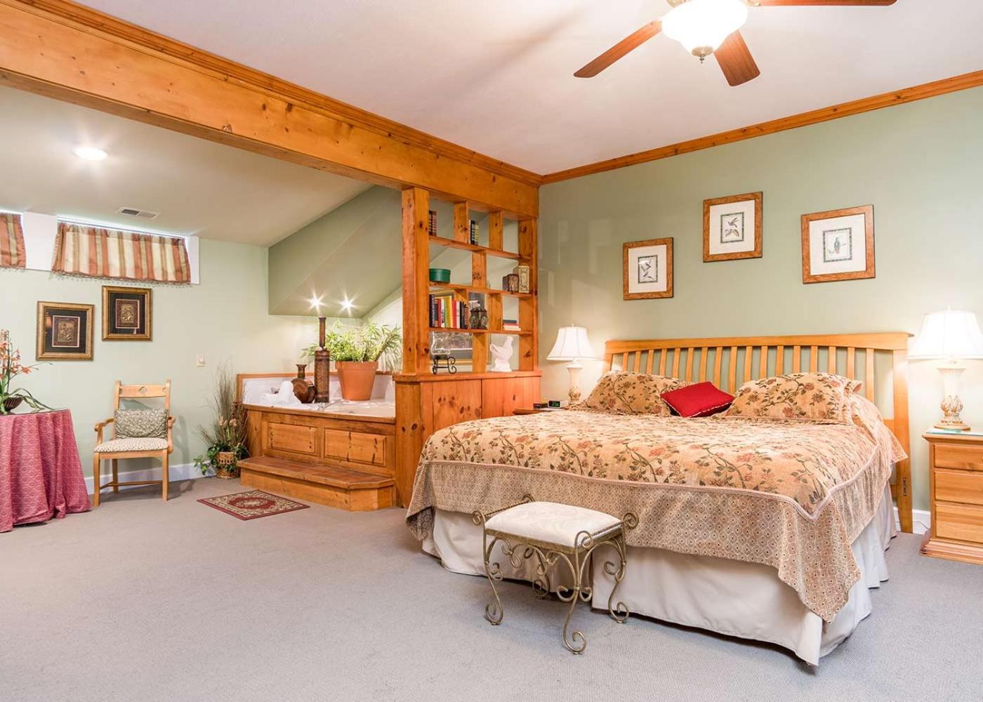 Hummingbird Suite - Photo 1