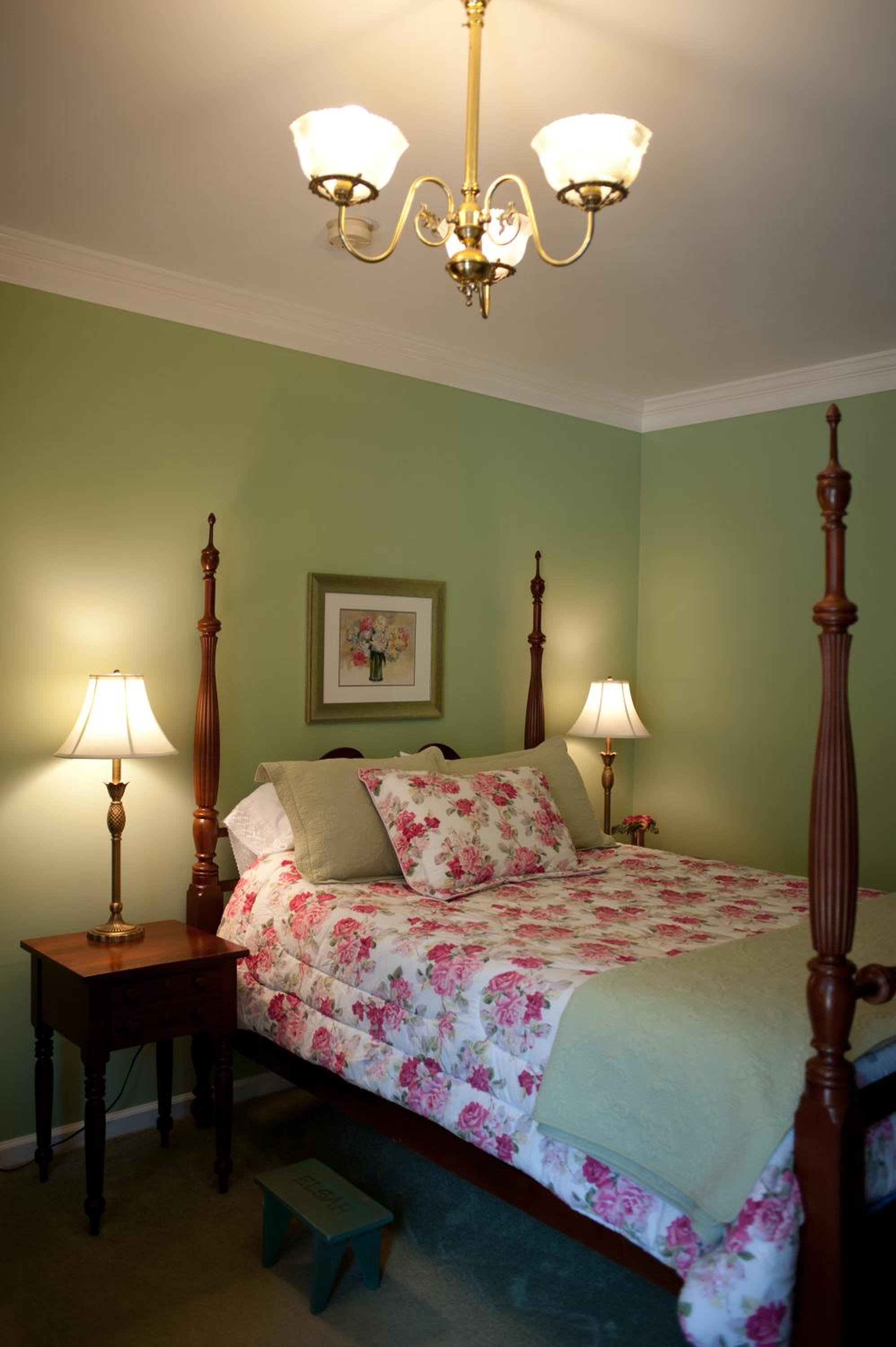 Queen Room photo 1