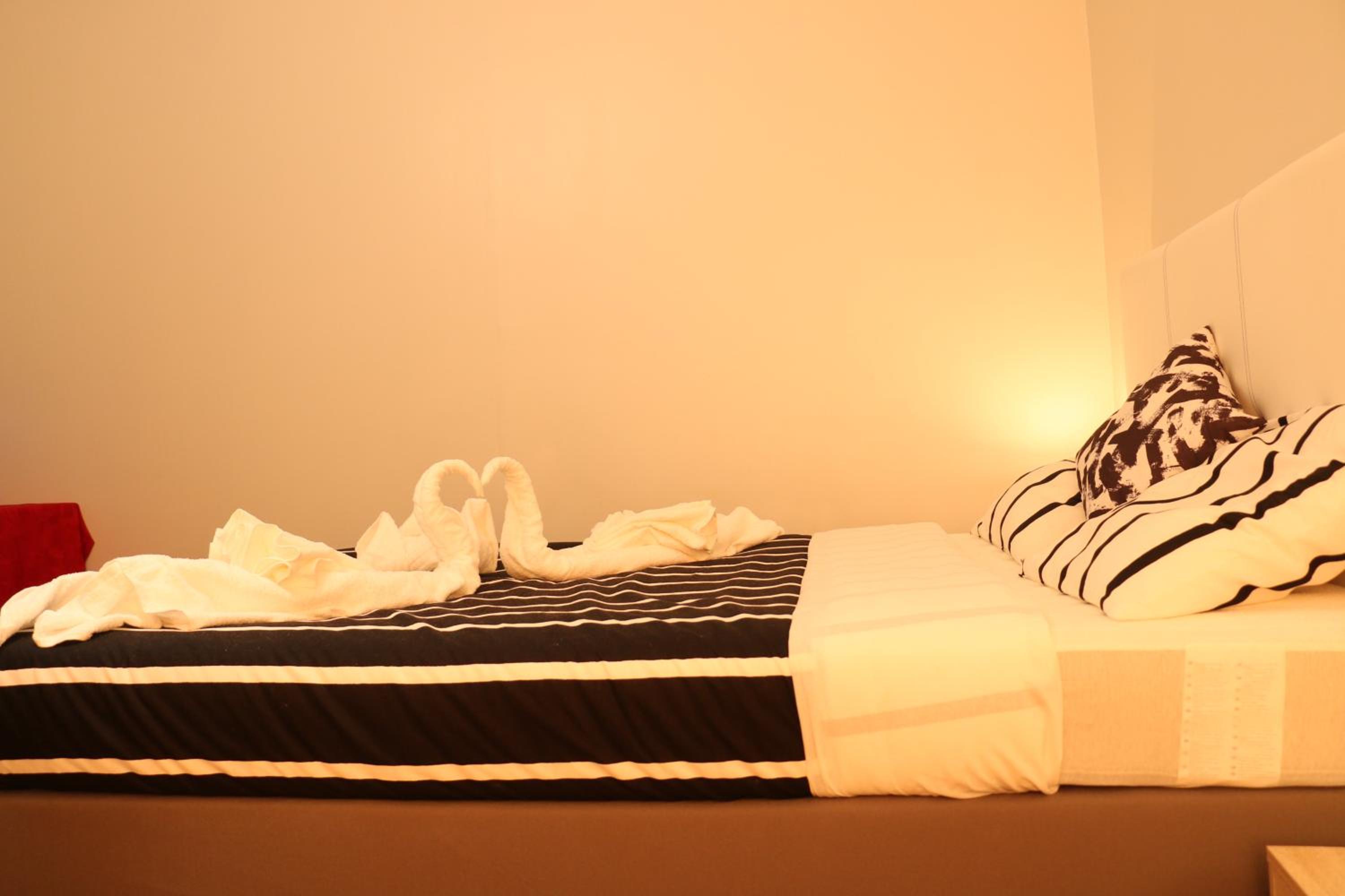 Double Room with Private Bathroom - Photo 5