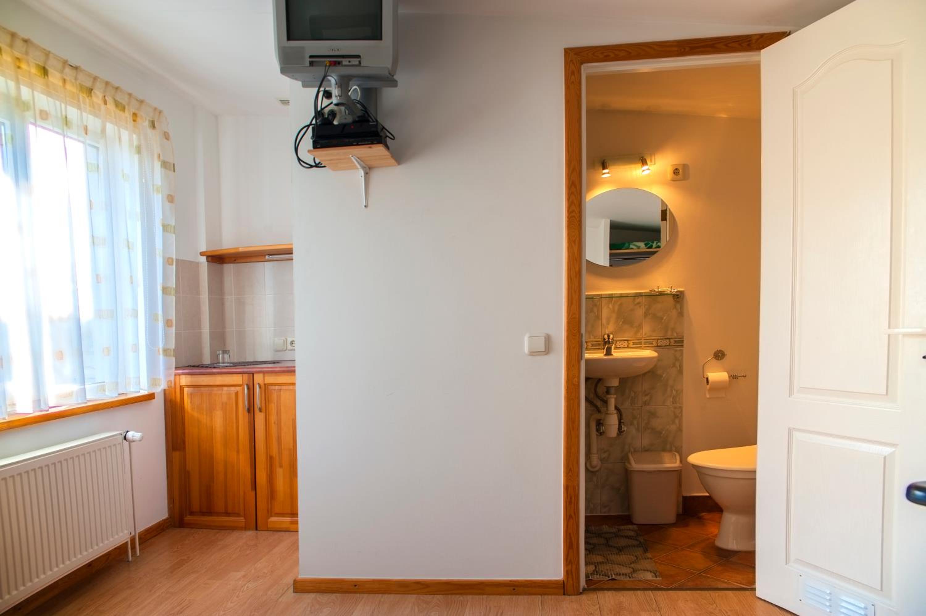 Double Room - Photo 8