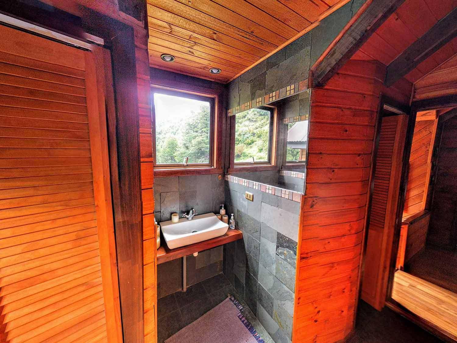 Quadruple Room with Private Bathroom photo 3
