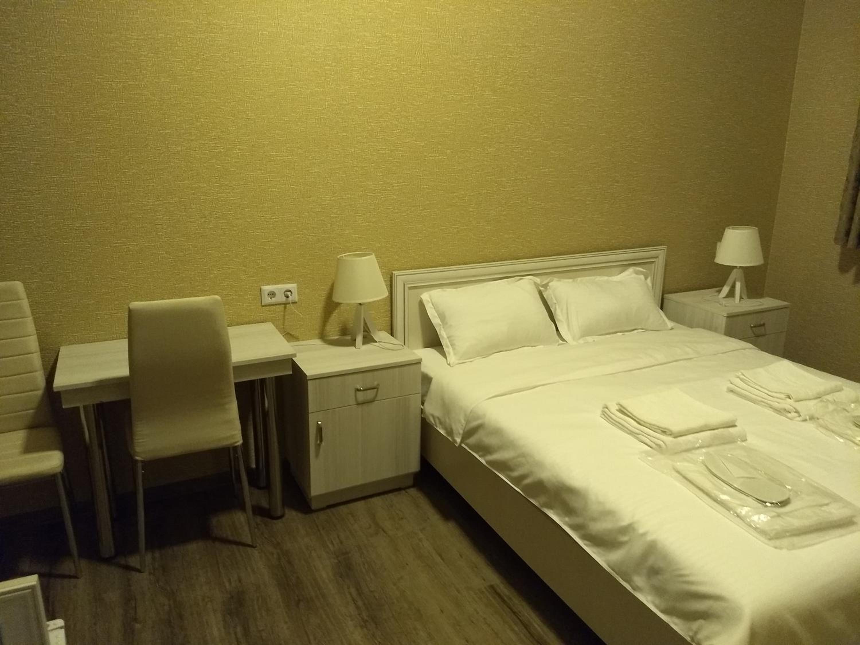 Standard King Room - Photo 11