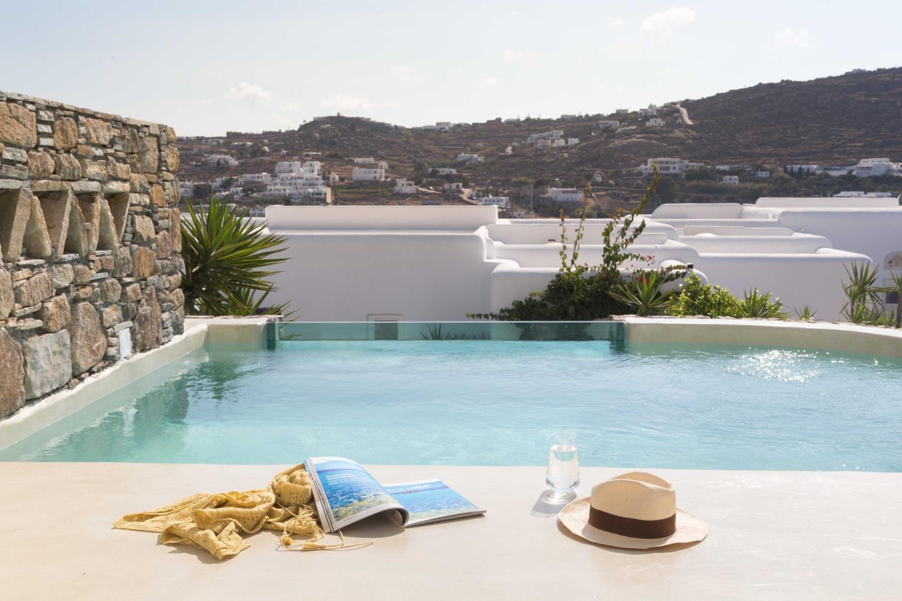 Suite with Pool - Photo 11
