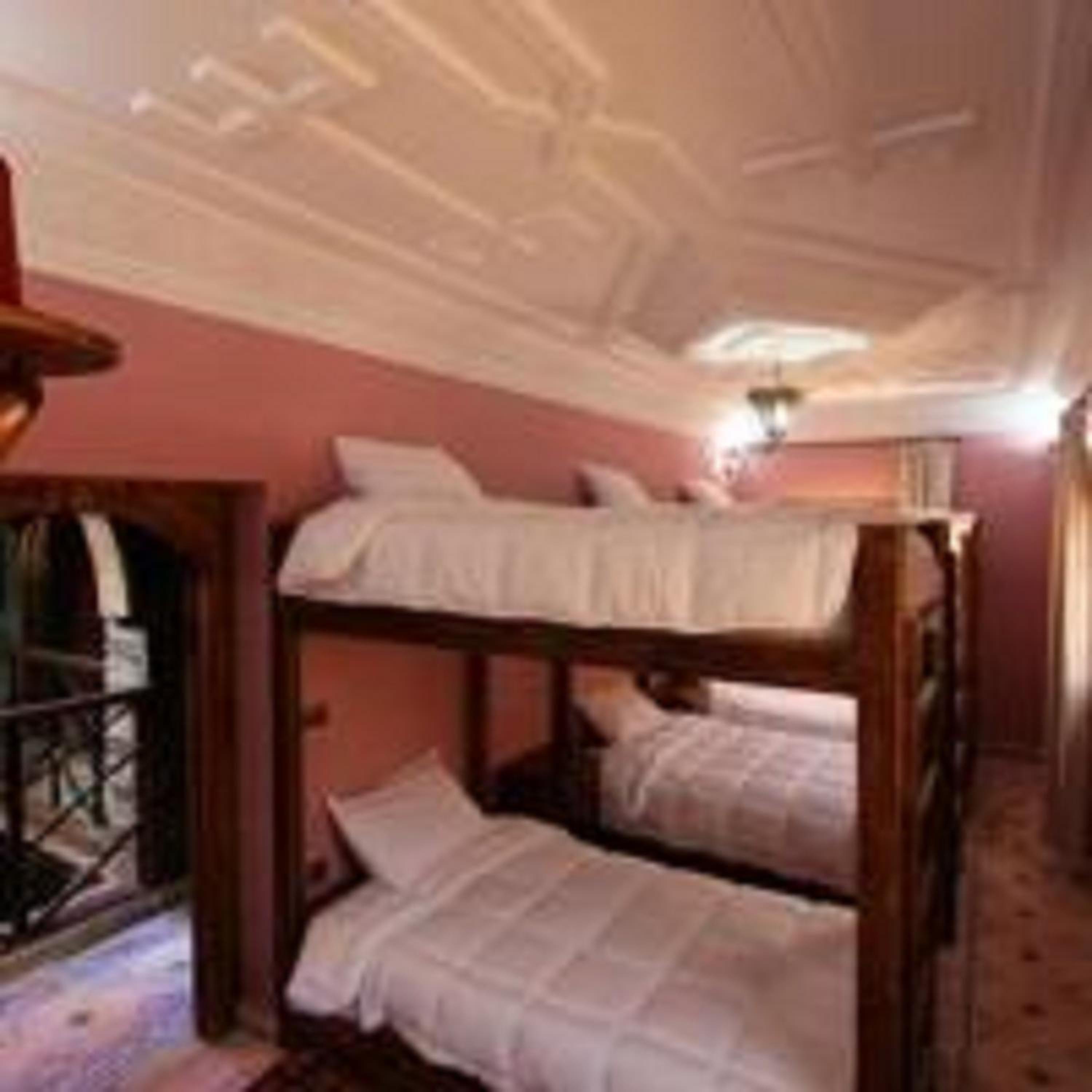 6-Bed Mixed Dormitory Room photo 1