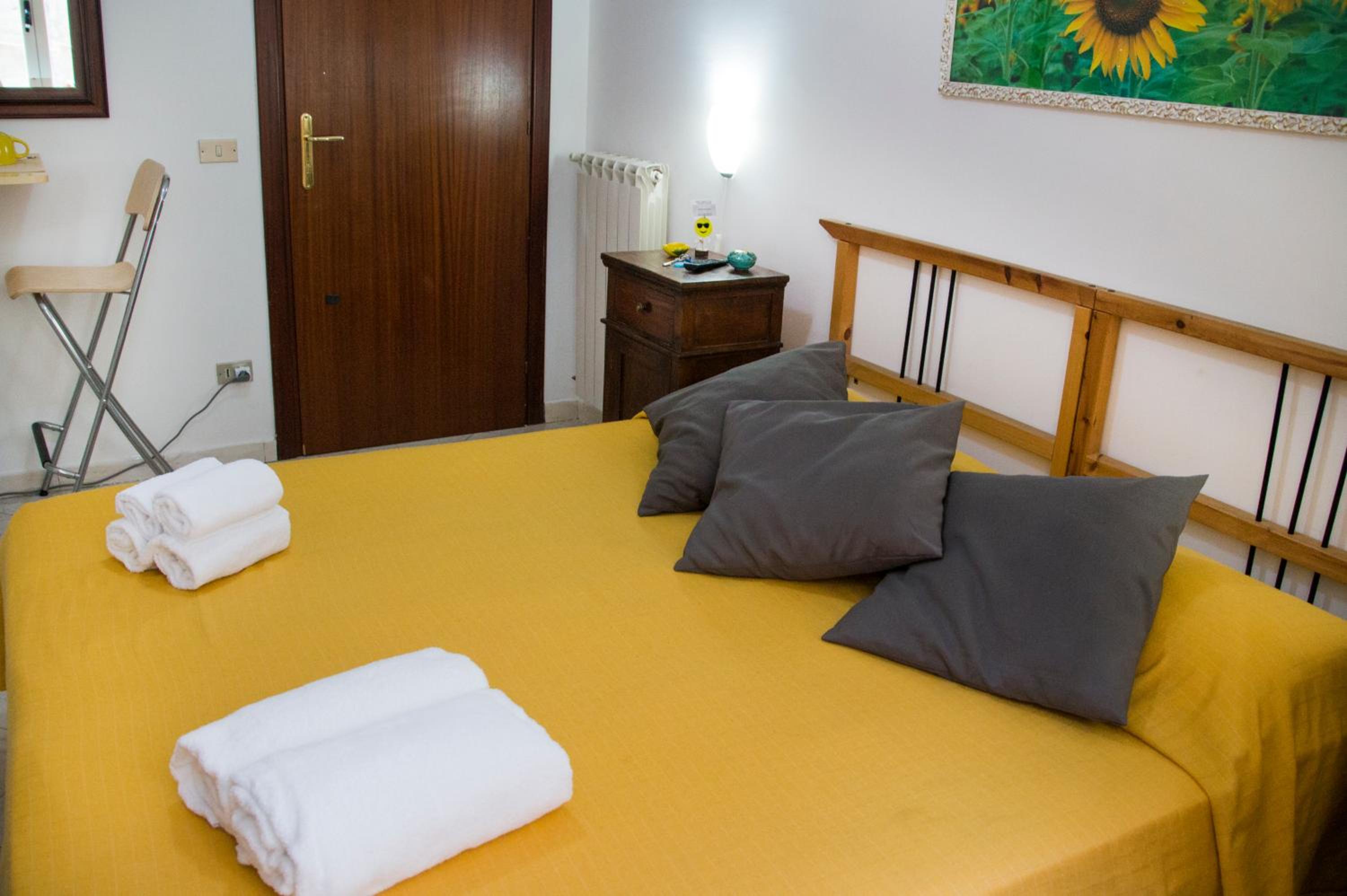 Standard Double Room With Shared Bathroom