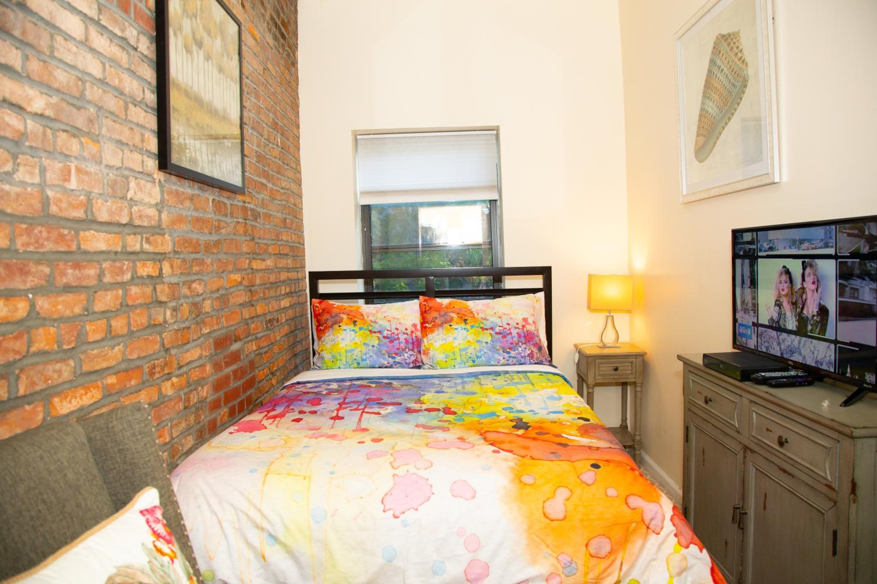 One-Bedroom Apartment photo 2